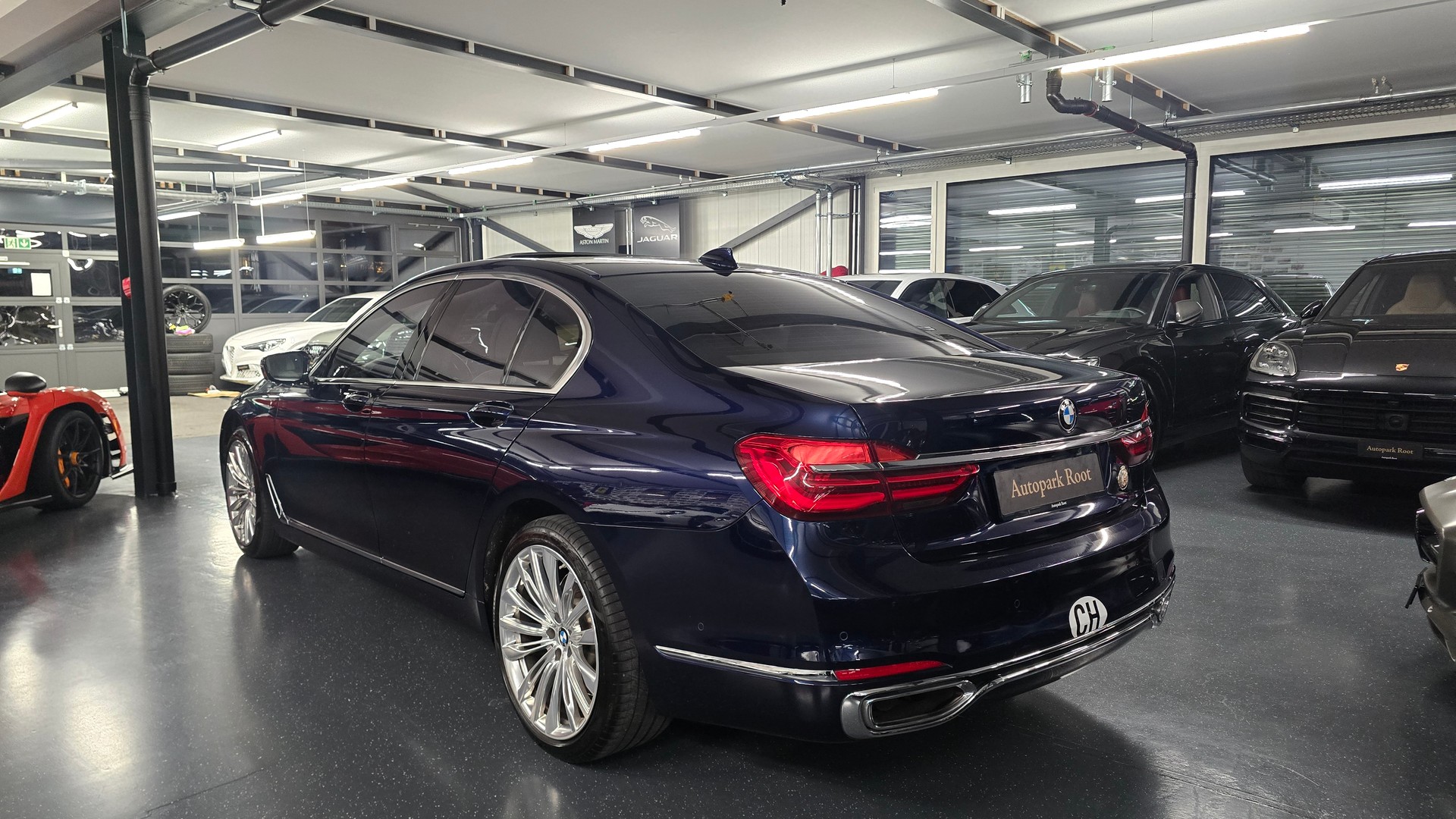 BMW 750i INDIVIDUAL xDrive Steptronic-image-7