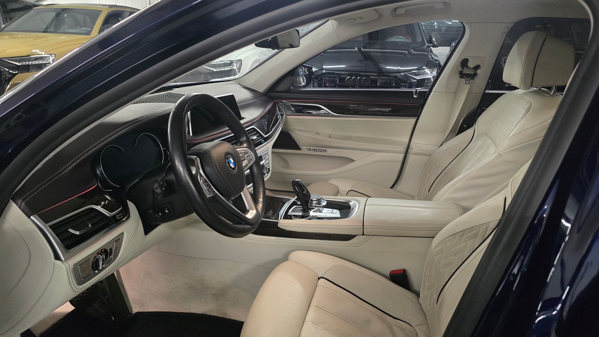 BMW 750i INDIVIDUAL xDrive Steptronic-image-14