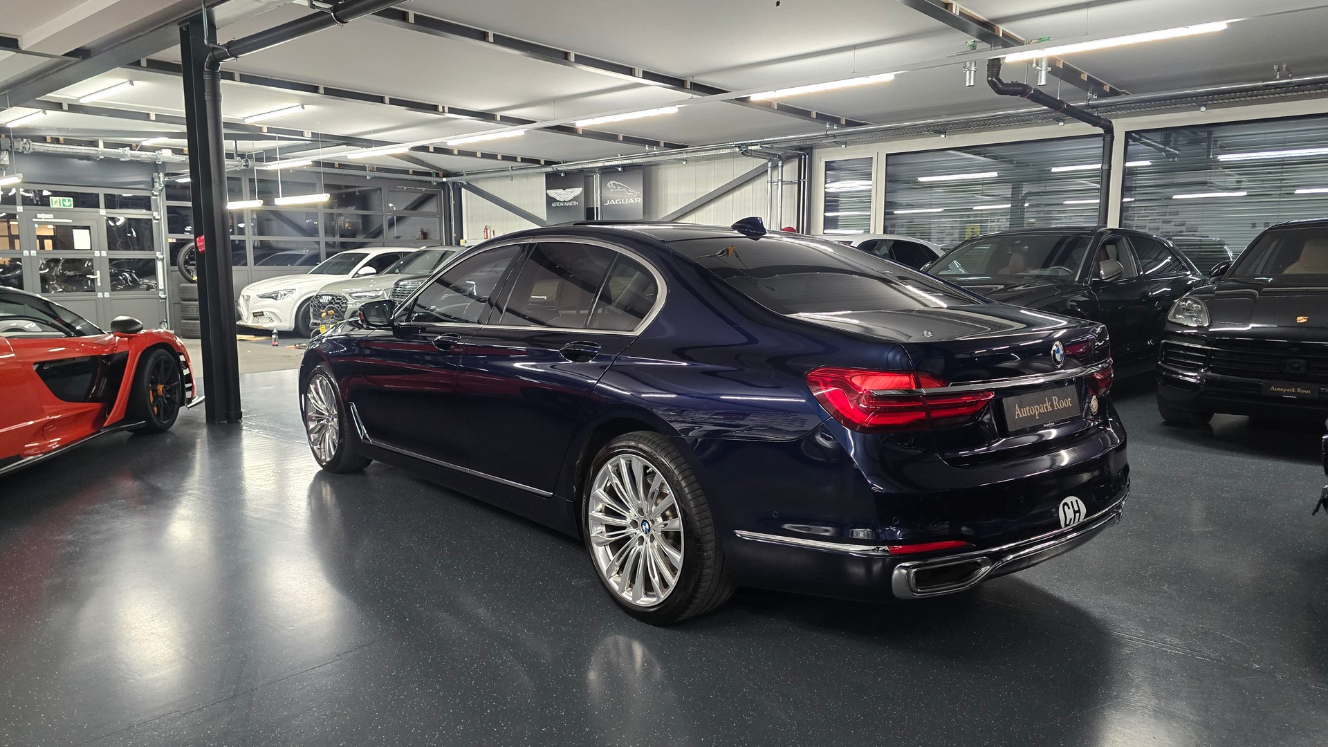 BMW 750i INDIVIDUAL xDrive Steptronic-image-8