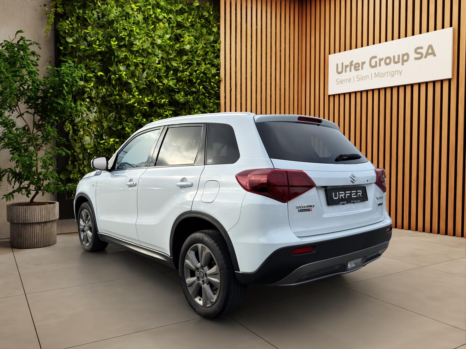 SUZUKI Vitara 1.5 Hybrid Compact + 4x4 AGS-image-2