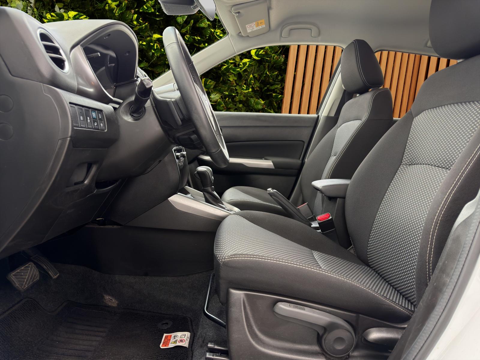 SUZUKI Vitara 1.5 Hybrid Compact + 4x4 AGS-image-8