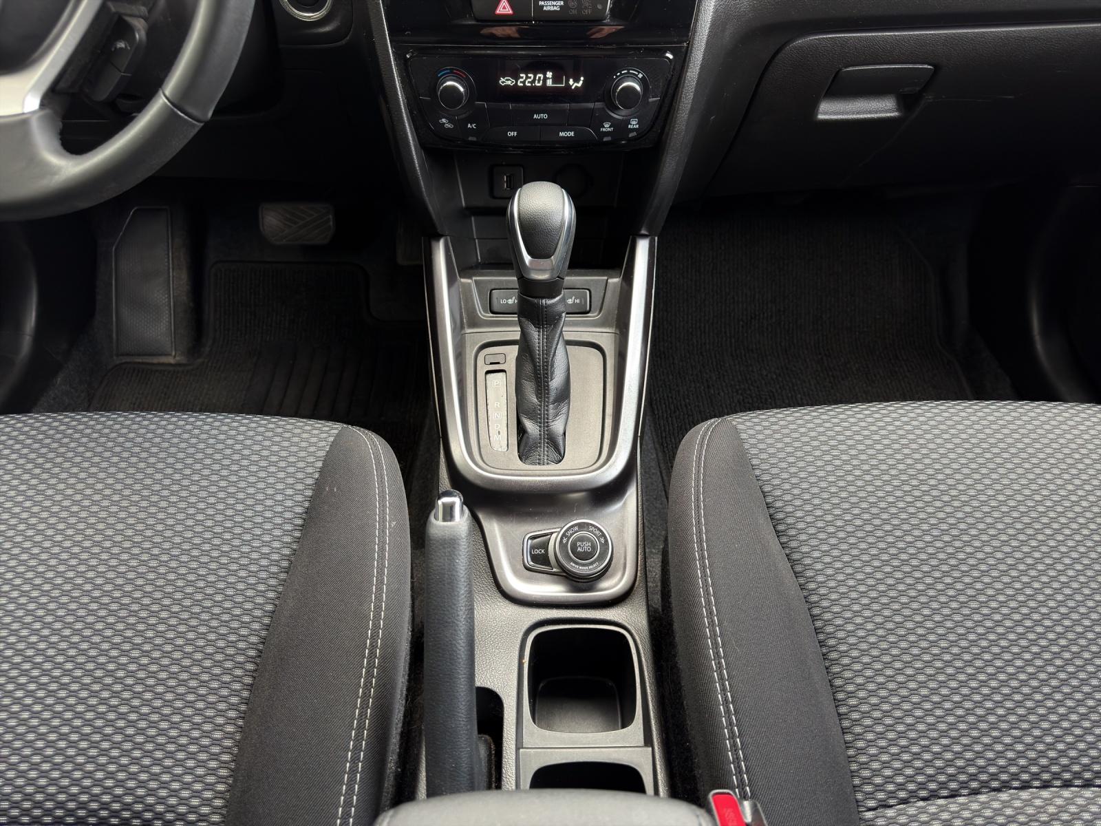 SUZUKI Vitara 1.5 Hybrid Compact + 4x4 AGS-image-13
