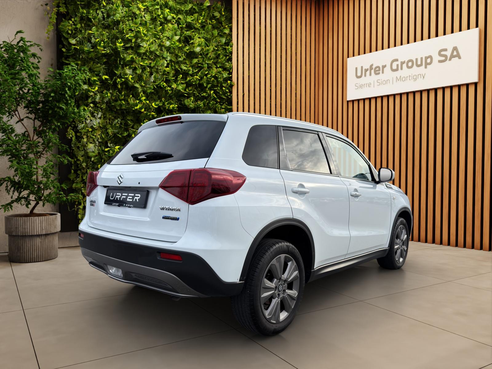 SUZUKI Vitara 1.5 Hybrid Compact + 4x4 AGS-image-4