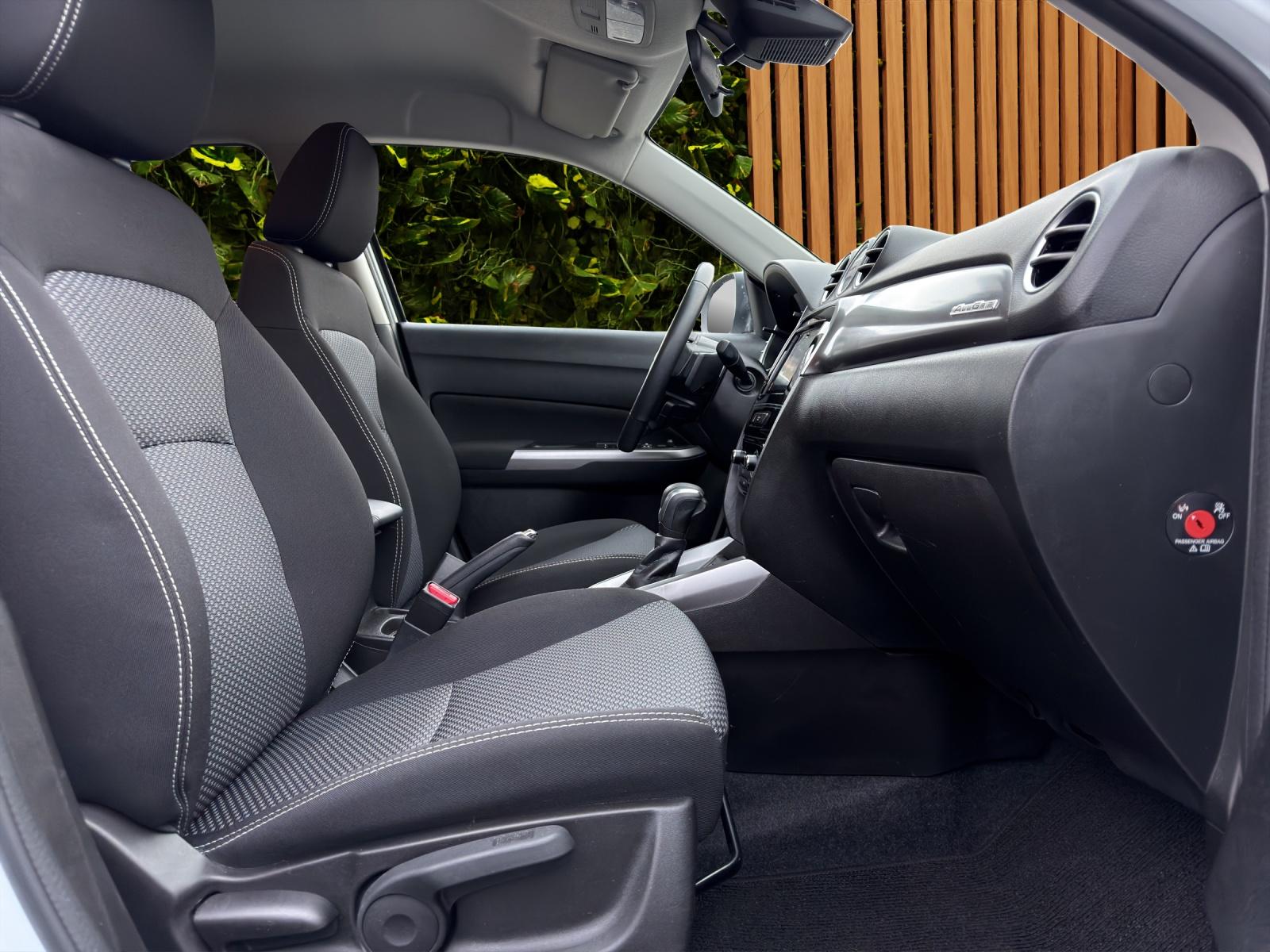 SUZUKI Vitara 1.5 Hybrid Compact + 4x4 AGS-image-9