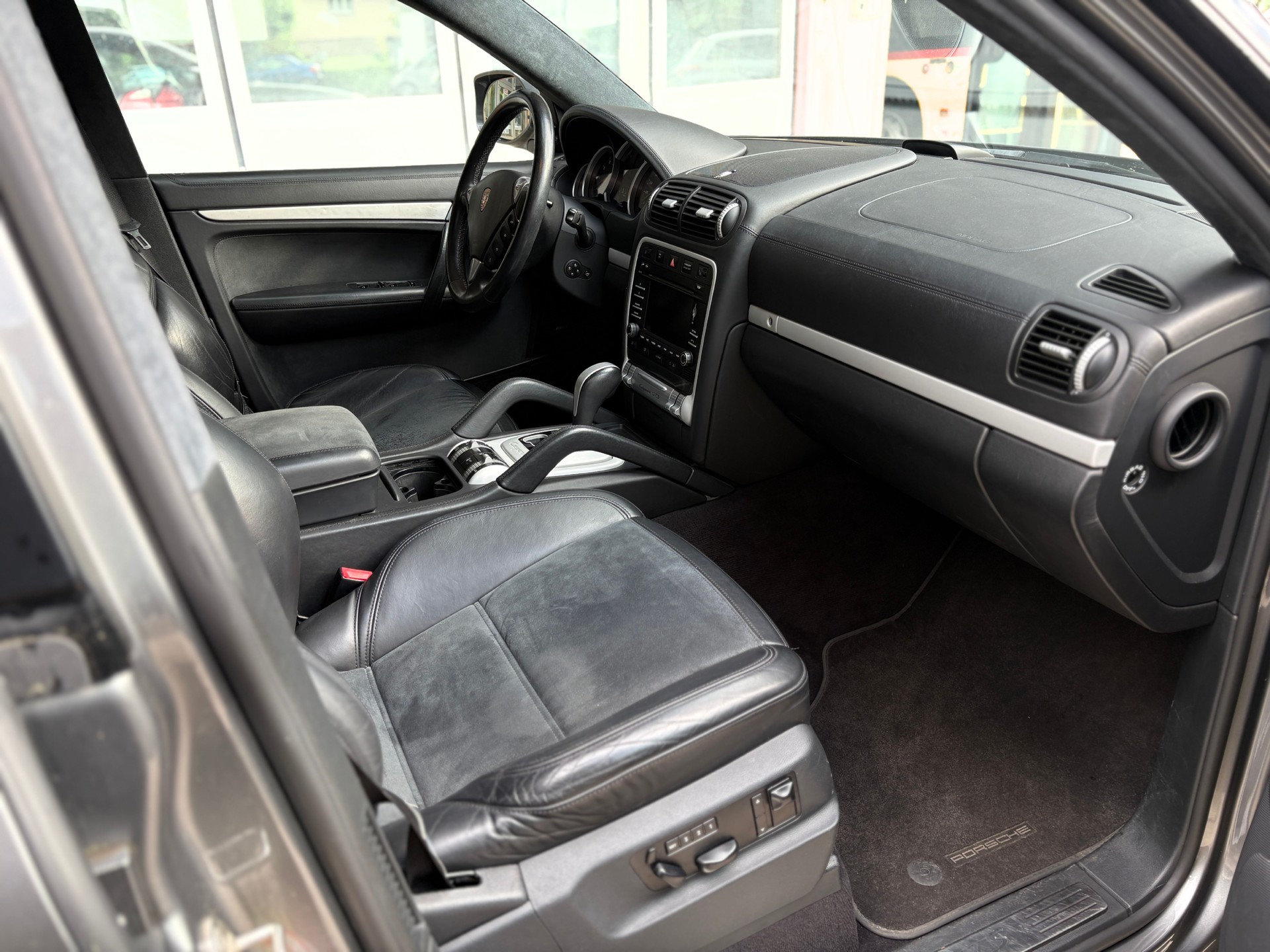PORSCHE Cayenne GTS Tiptronic-image-11