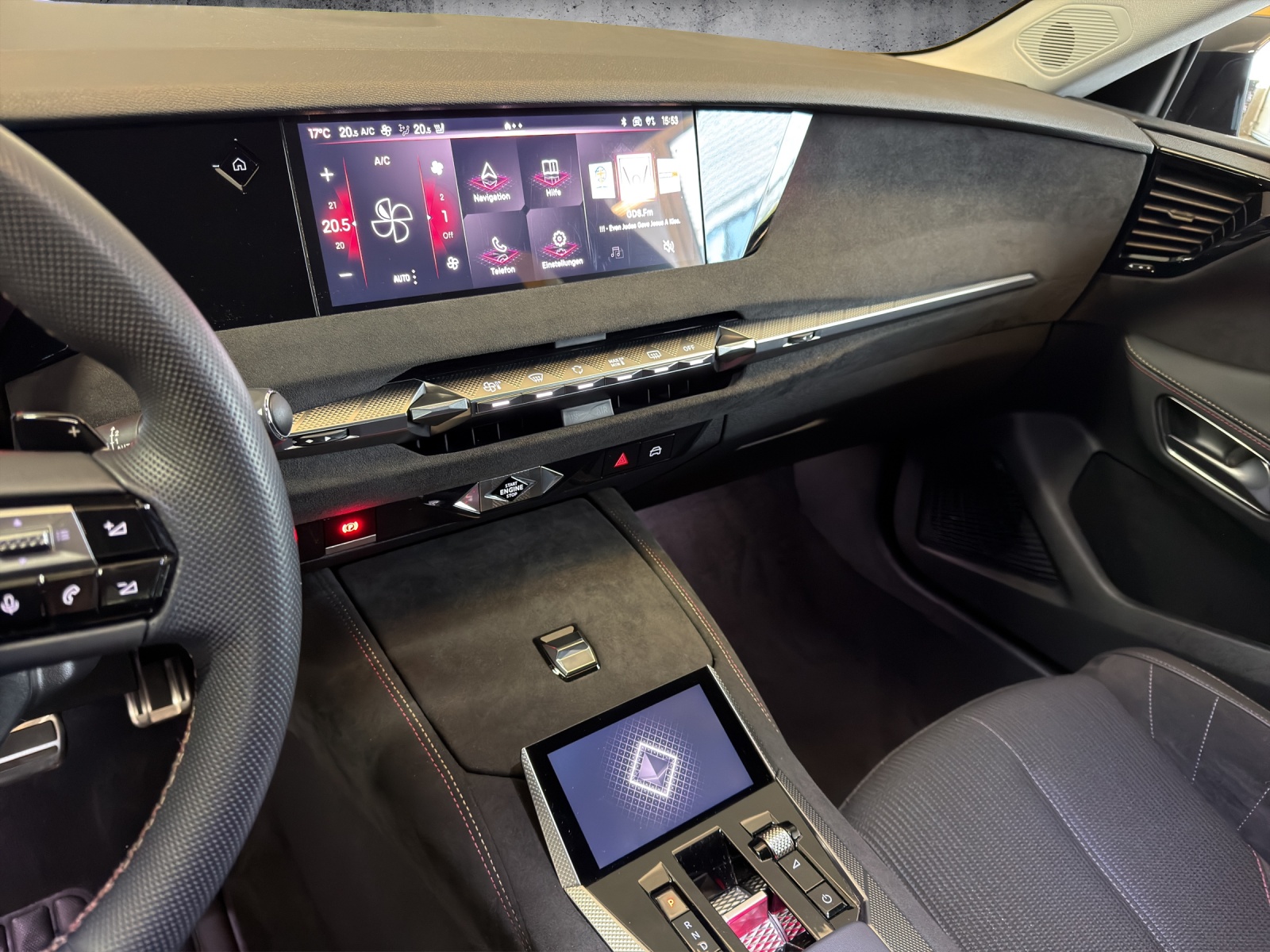 DS AUTOMOBILES DS 4 1.6 E-Tense Ligne Noire-showroom-element-2