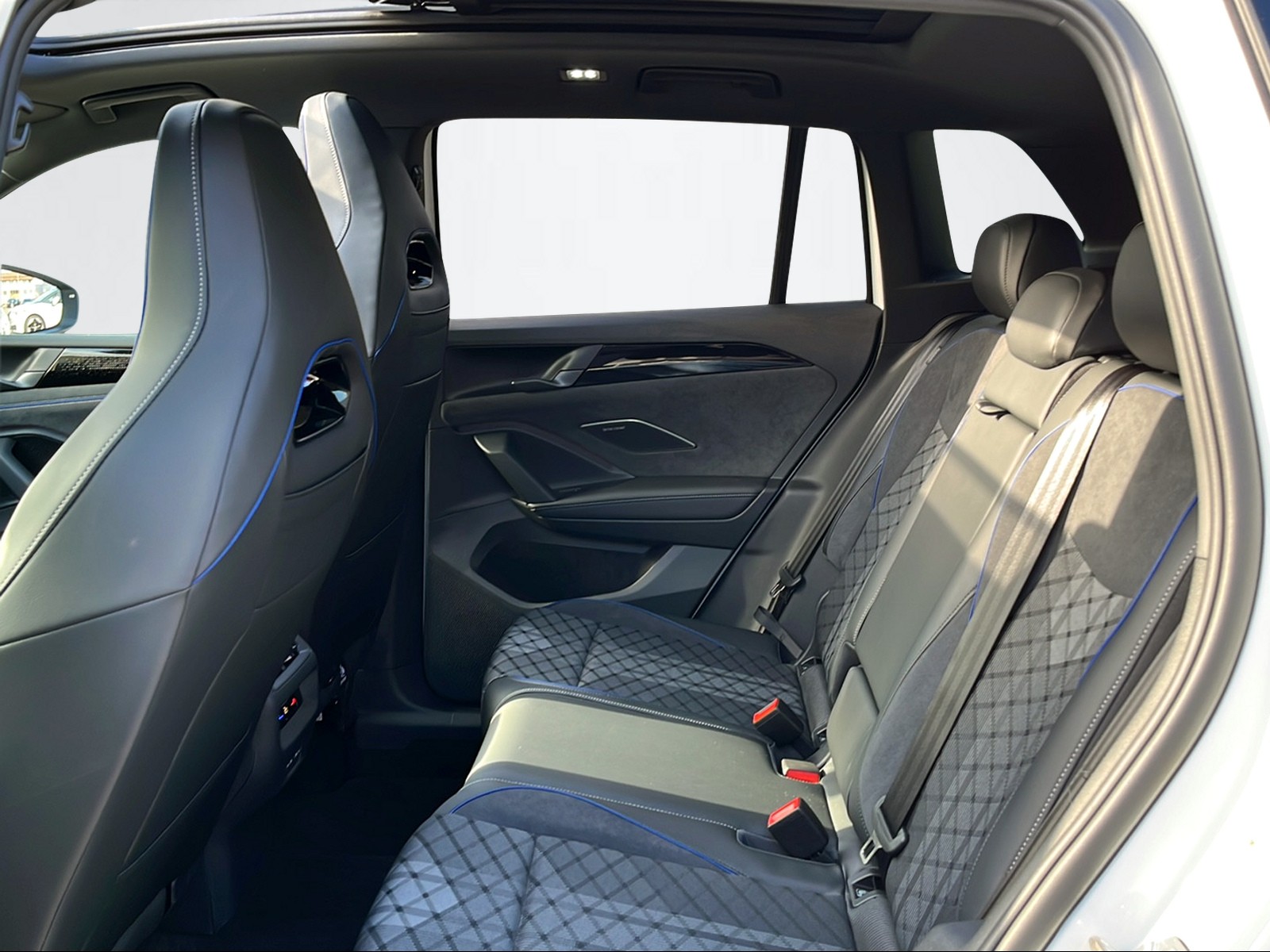 VW Tiguan 2.0 TDI SCR R-Line United DSG 4motion-image-8