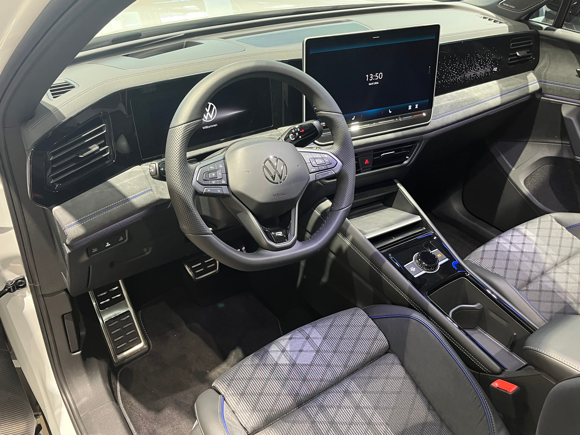 VW Tiguan 2.0 TDI SCR R-Line United DSG 4motion-image-10