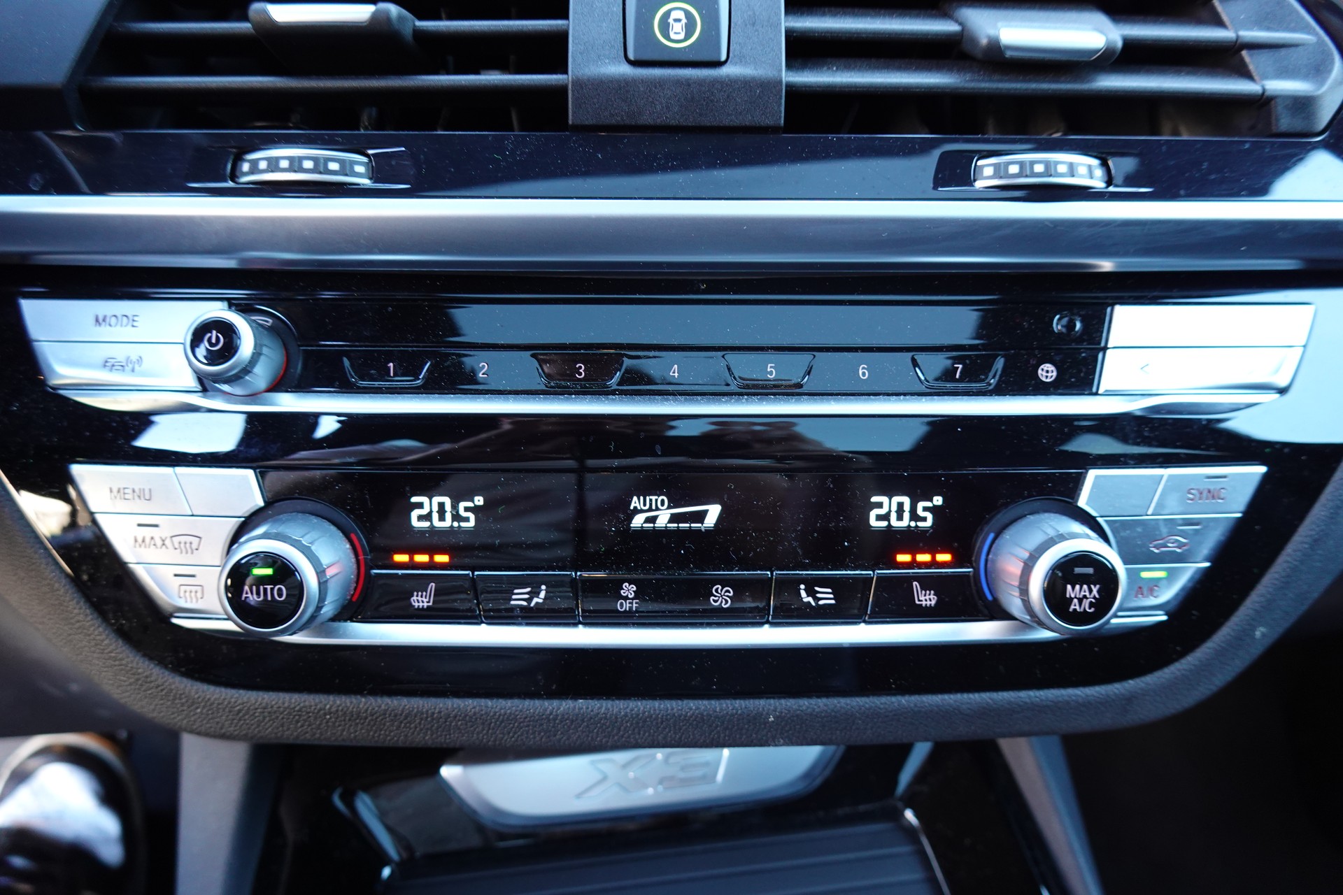 BMW X3 xDrive 30e M Sport - "CH Auto * Harman Kardon * Caméra + Capteurs * Roues 20'* Sieges M * Toit Ouvrant"-image-21