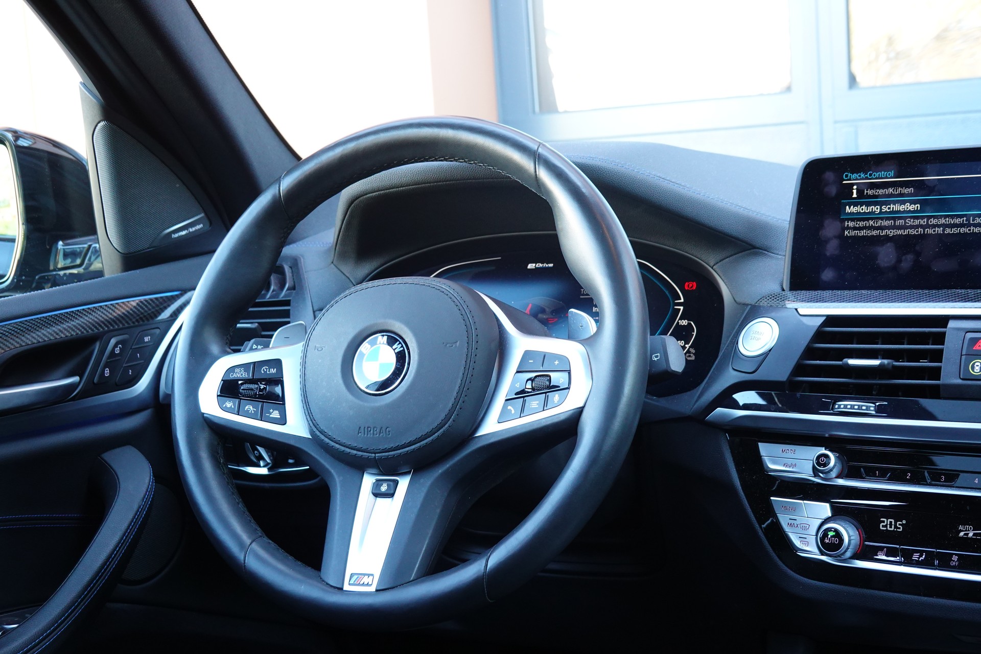 BMW X3 xDrive 30e M Sport - "CH Auto * Harman Kardon * Caméra + Capteurs * Roues 20'* Sieges M * Toit Ouvrant"-image-10