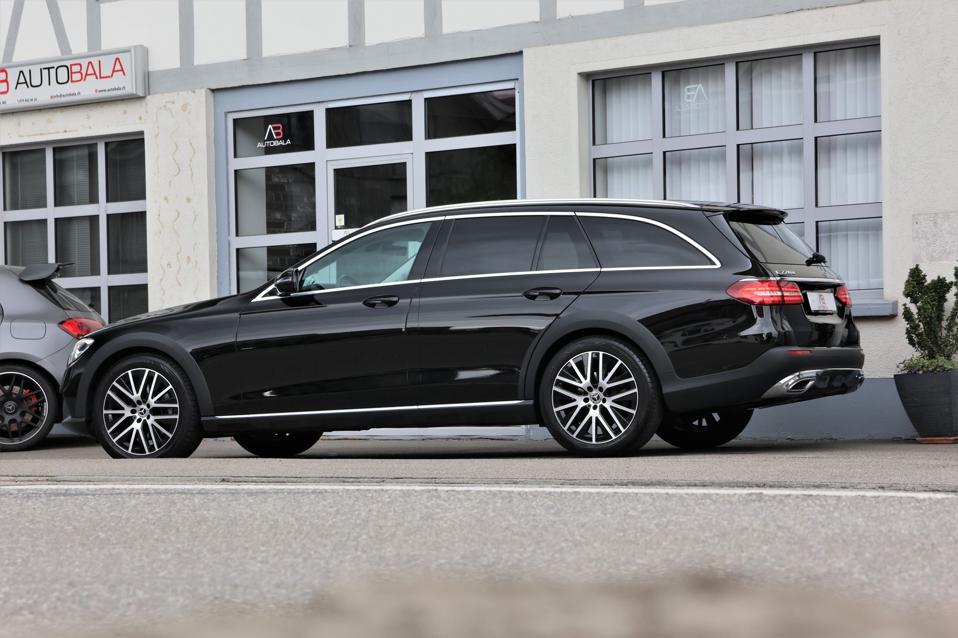 MERCEDES-BENZ E 220 d All-Terrain 4Matic Avantgarde 9G-Tronic (CH)-image-3