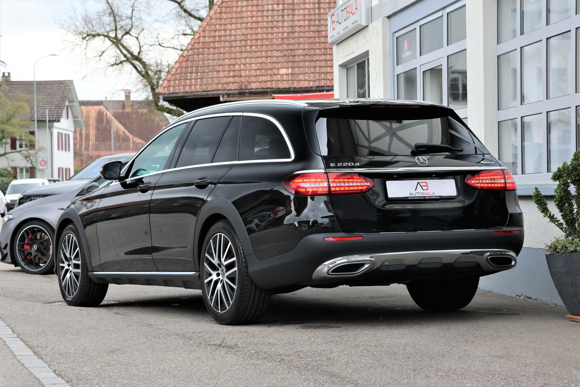 MERCEDES-BENZ E 220 d All-Terrain 4Matic Avantgarde 9G-Tronic (CH)-image-2
