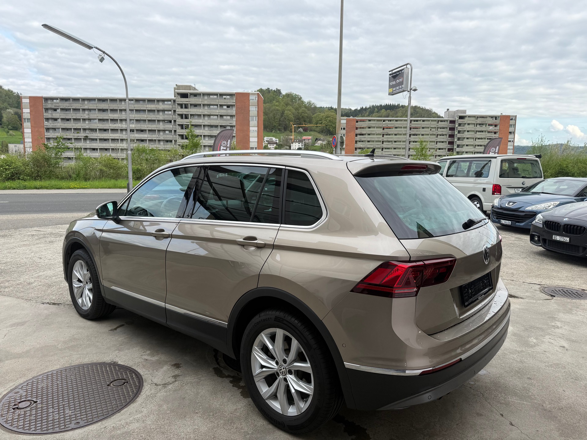 VW Tiguan 2.0TSI Comfortline 4Motion DSG-image-4