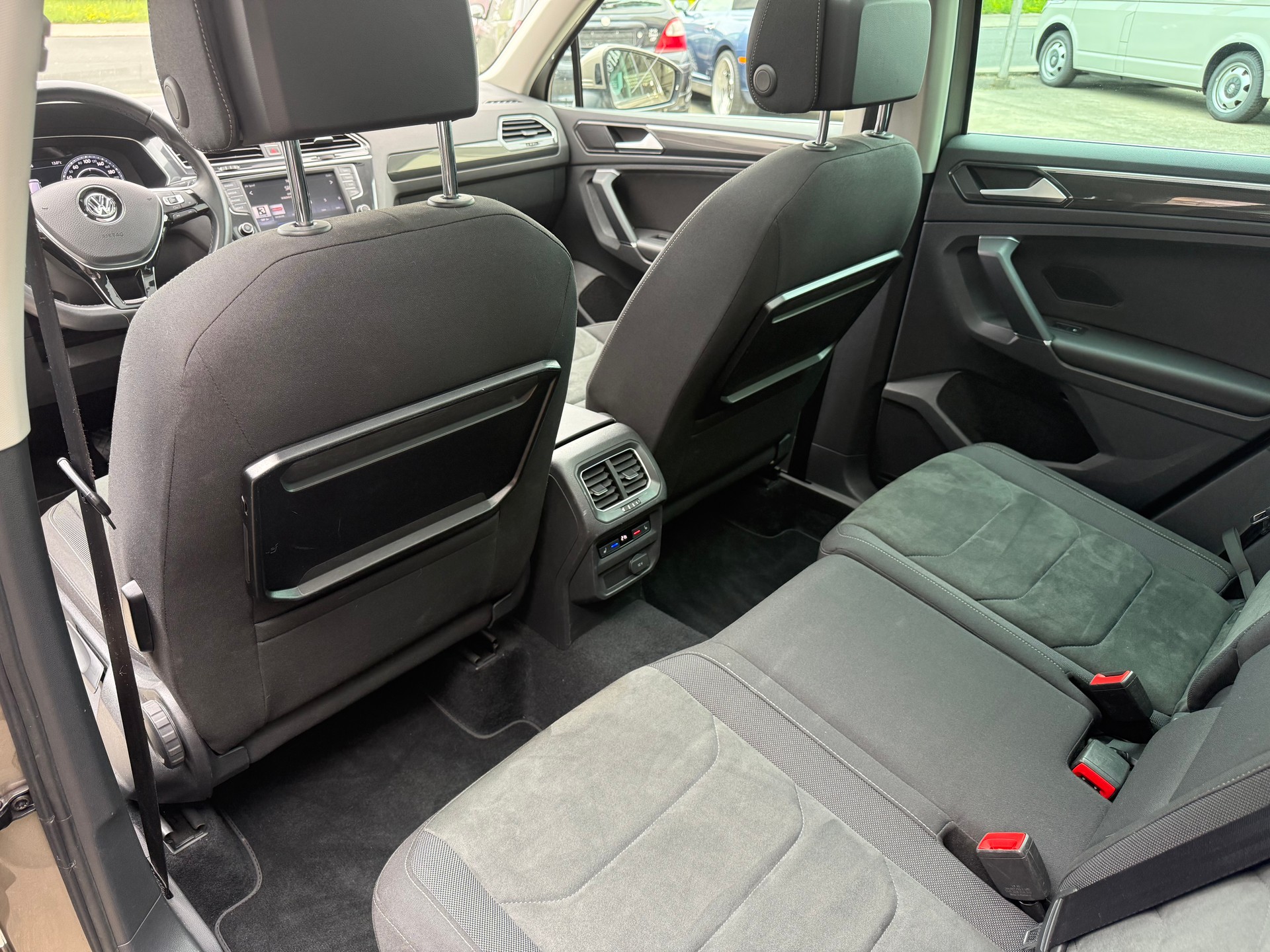 VW Tiguan 2.0TSI Comfortline 4Motion DSG-image-8