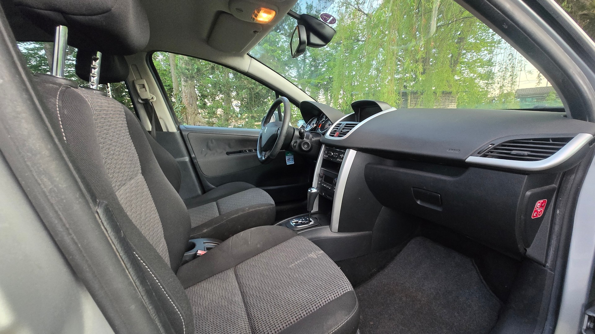 PEUGEOT 207 1.6 16V Sport Automatic-image-6