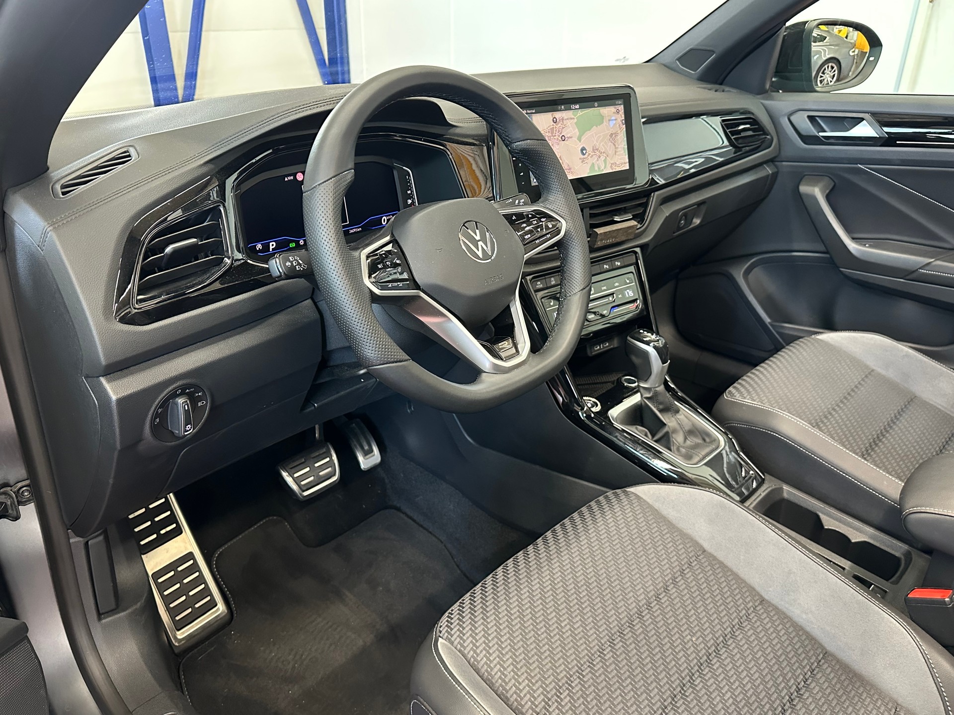 VW T-Roc Cabriolet 1.5 TSI EVO R-Line DSG Edition Grey-image-13