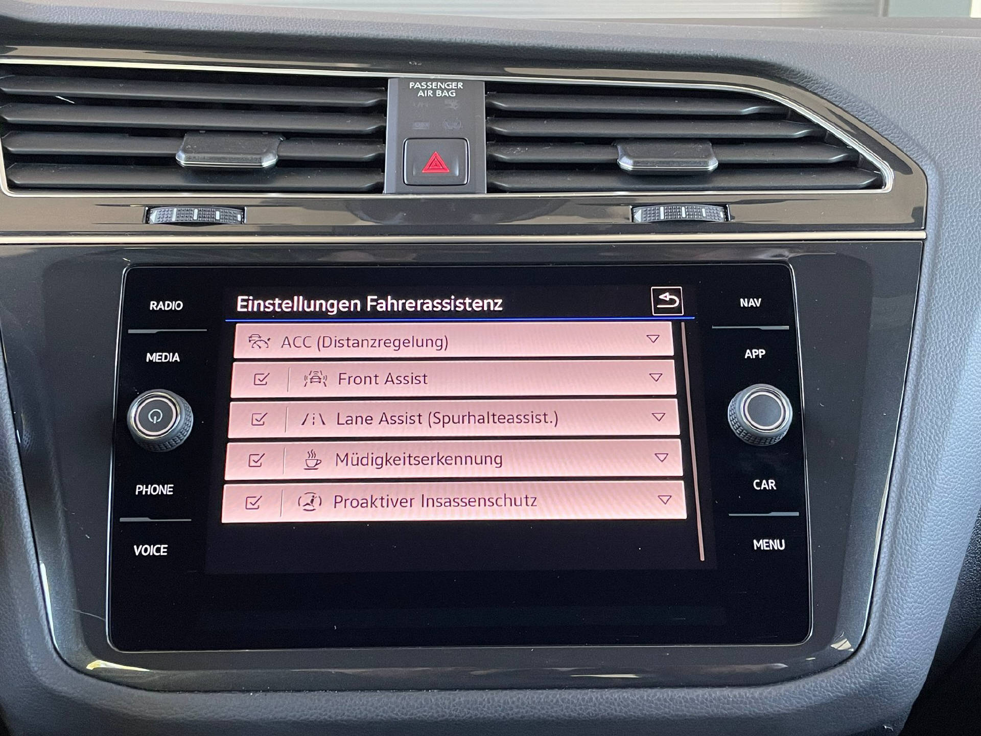 VW Tiguan 2.0 TSI R 75 Edition DSG-image-11