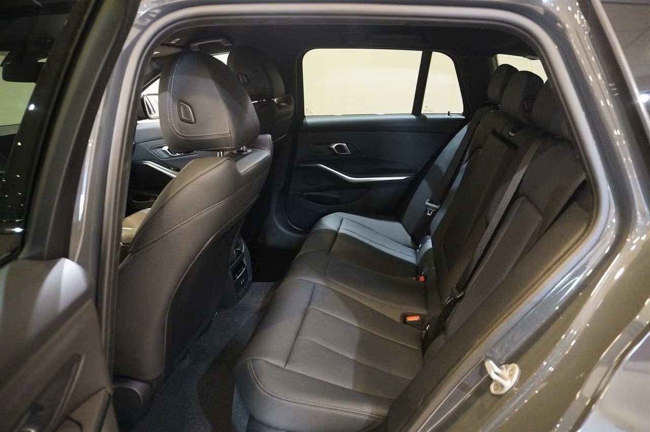 BMW 330e Touring xDrive Steptronic M Sport-image-6