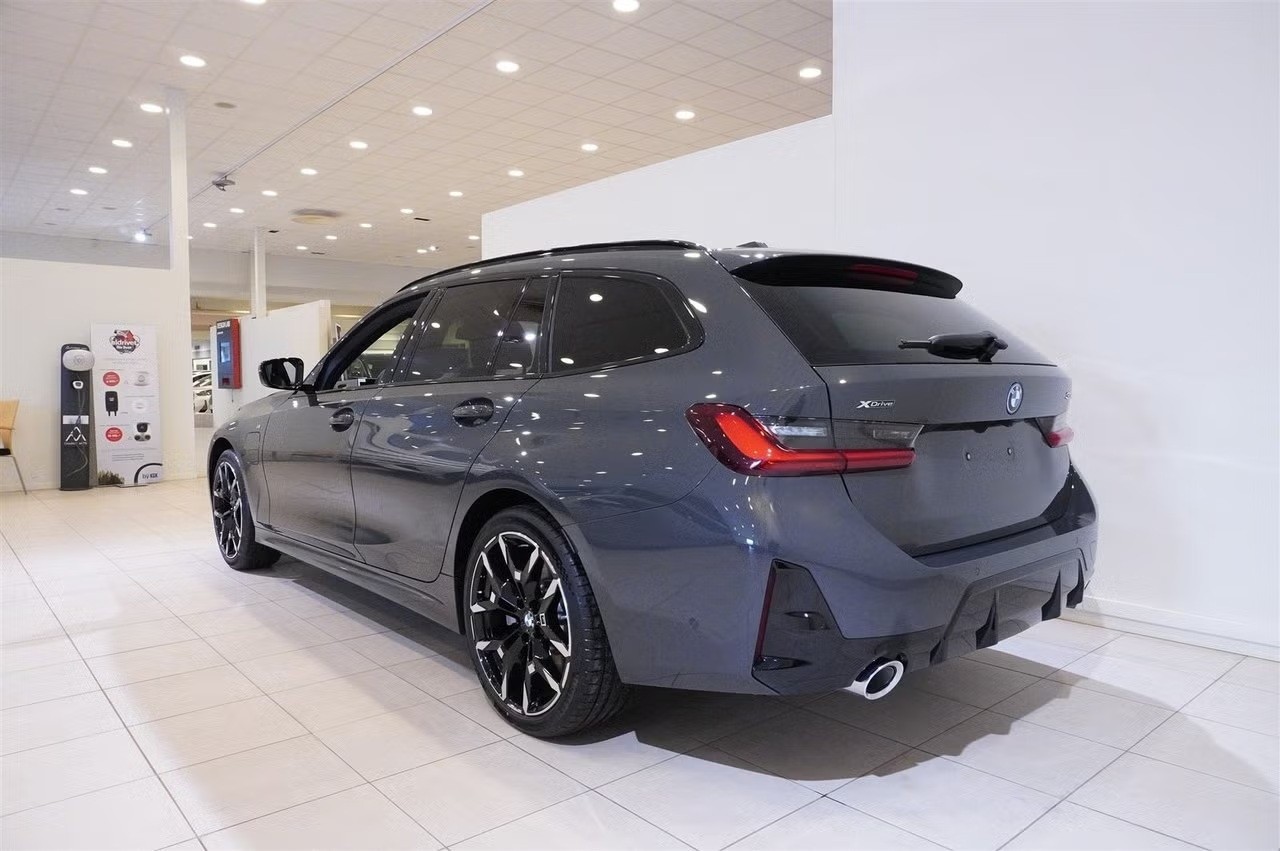 BMW 330e Touring xDrive Steptronic M Sport-image-4