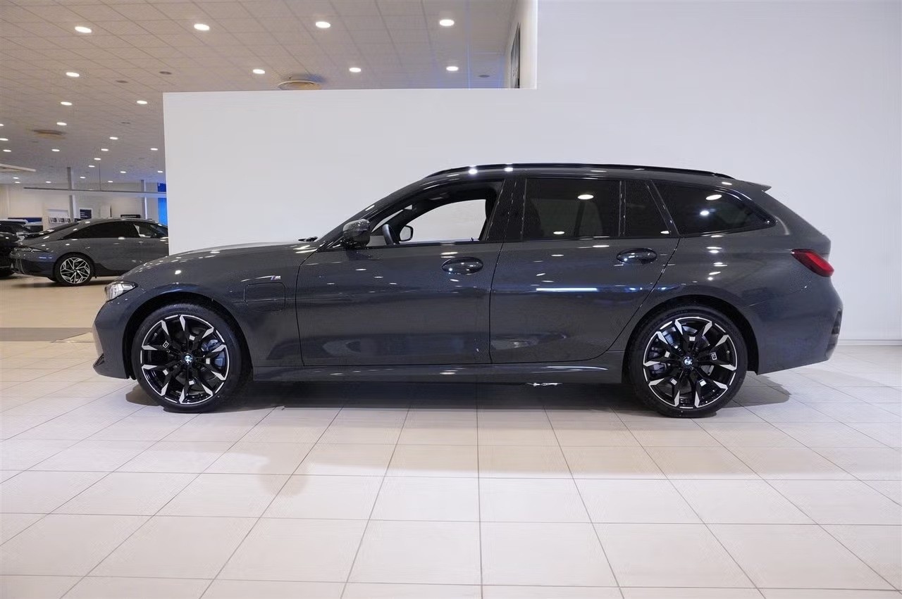 BMW 330e Touring xDrive Steptronic M Sport-image-2