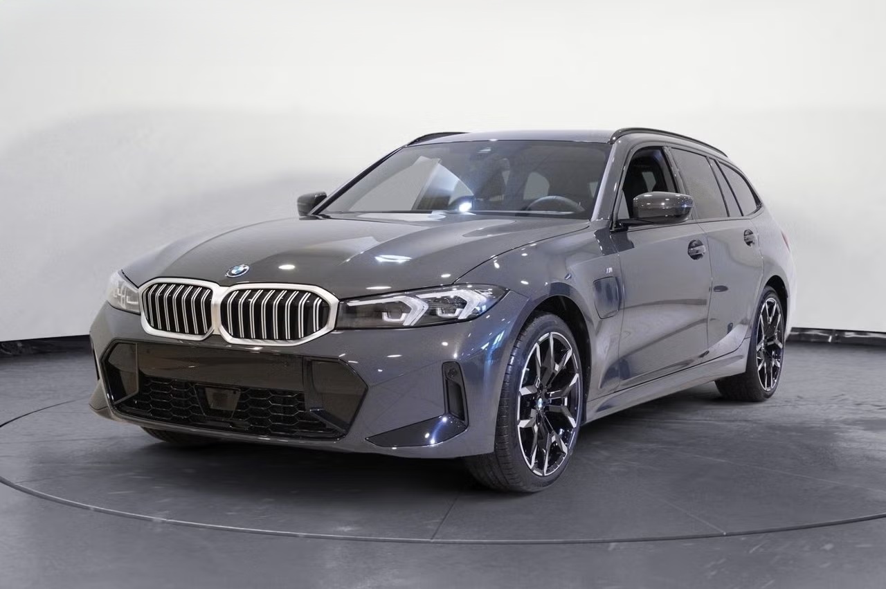BMW 330e Touring xDrive Steptronic M Sport-image-0