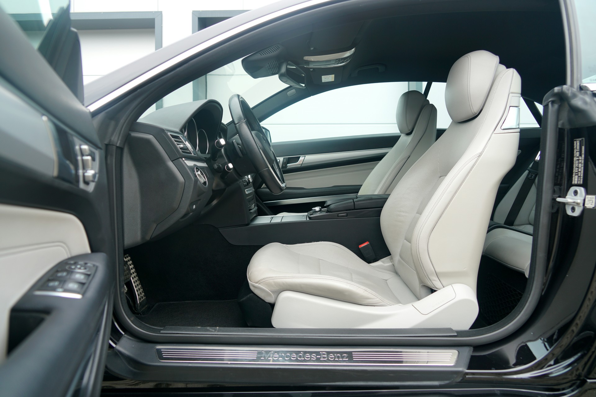 MERCEDES-BENZ E 350 Sport-Paket AMG 4Matic 7G-Tronic (CH)-image-5