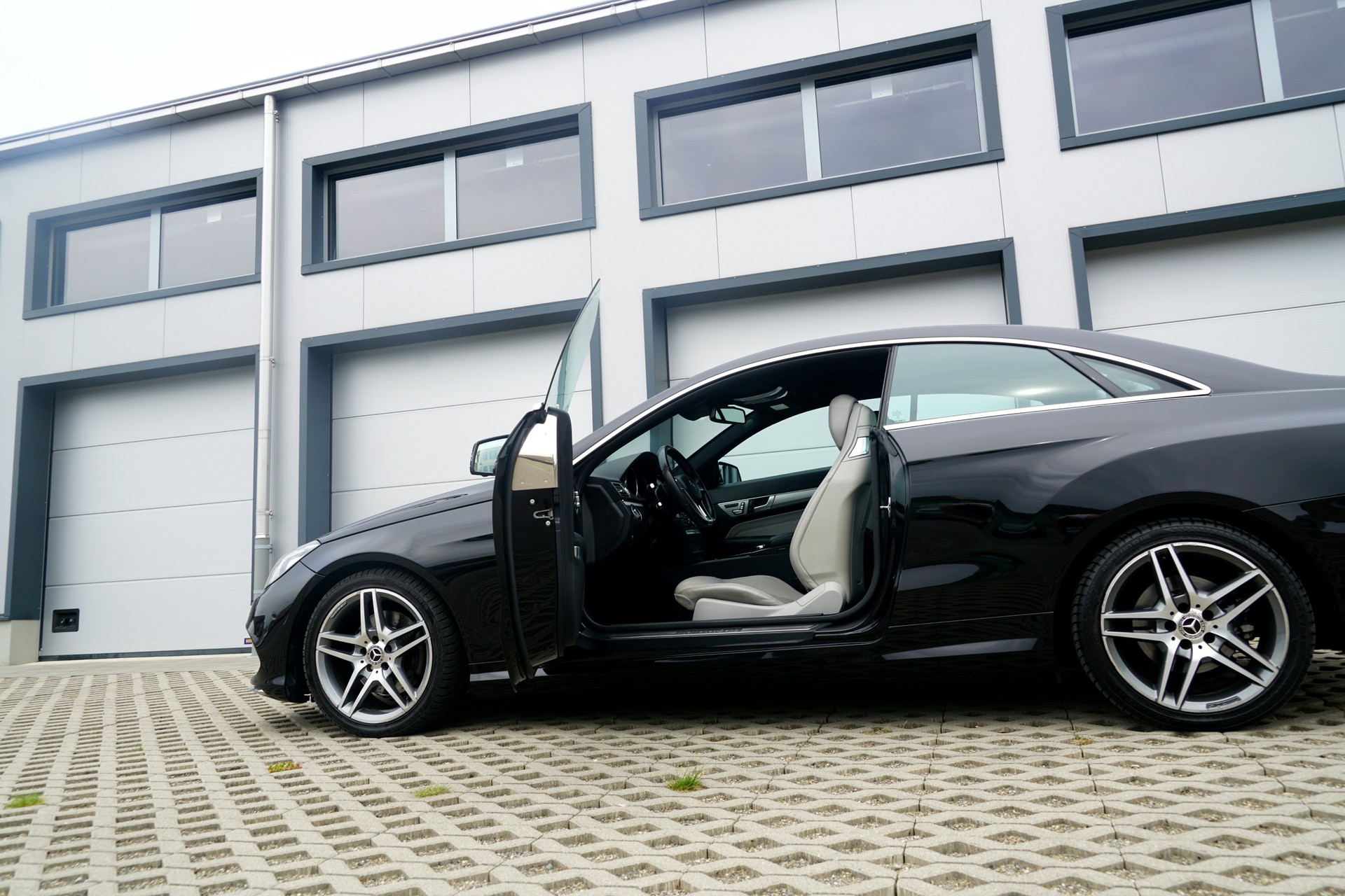 MERCEDES-BENZ E 350 Sport-Paket AMG 4Matic 7G-Tronic (CH)-image-4