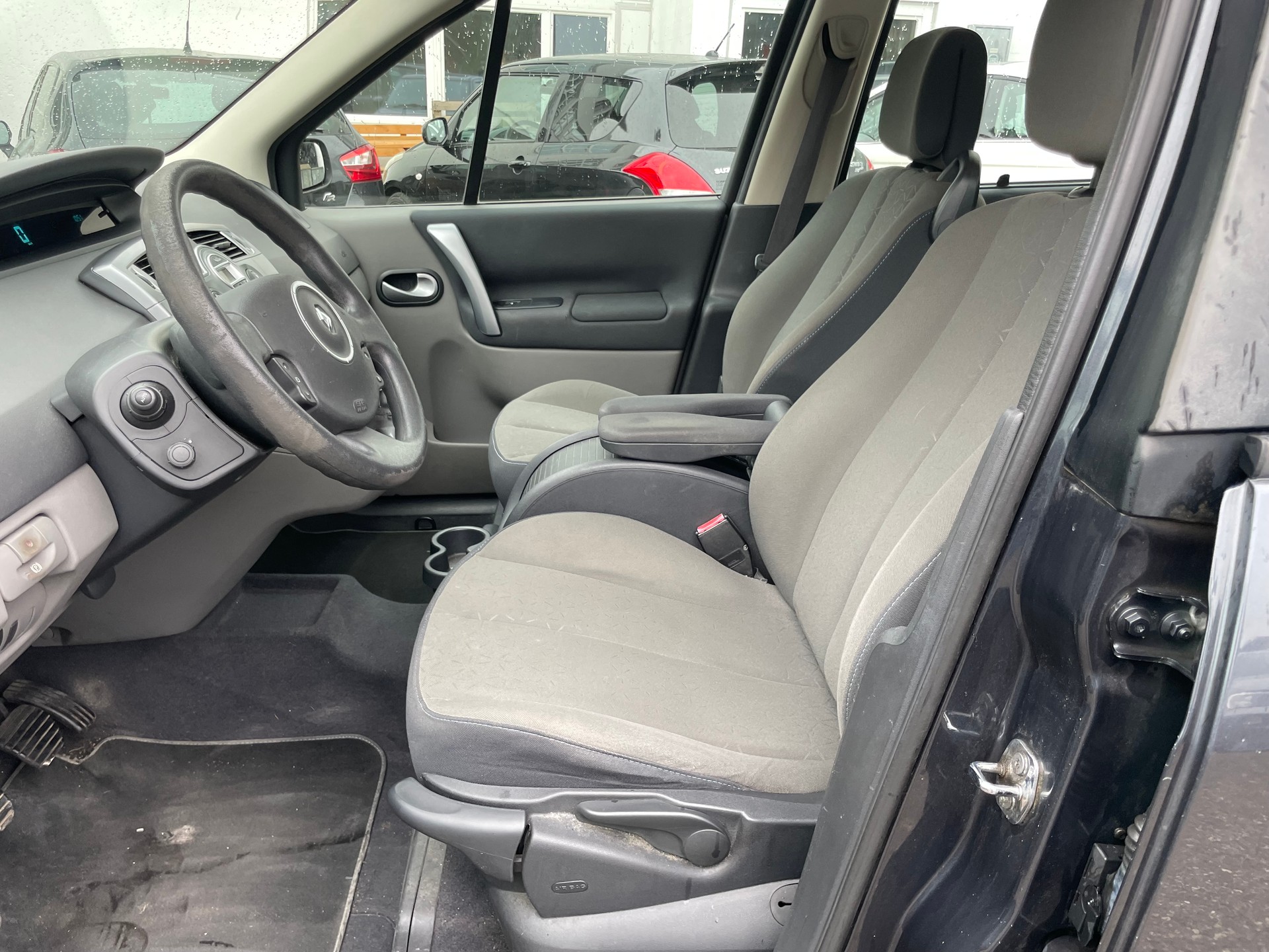 RENAULT Scénic 2.0 16V Dynamique-image-5