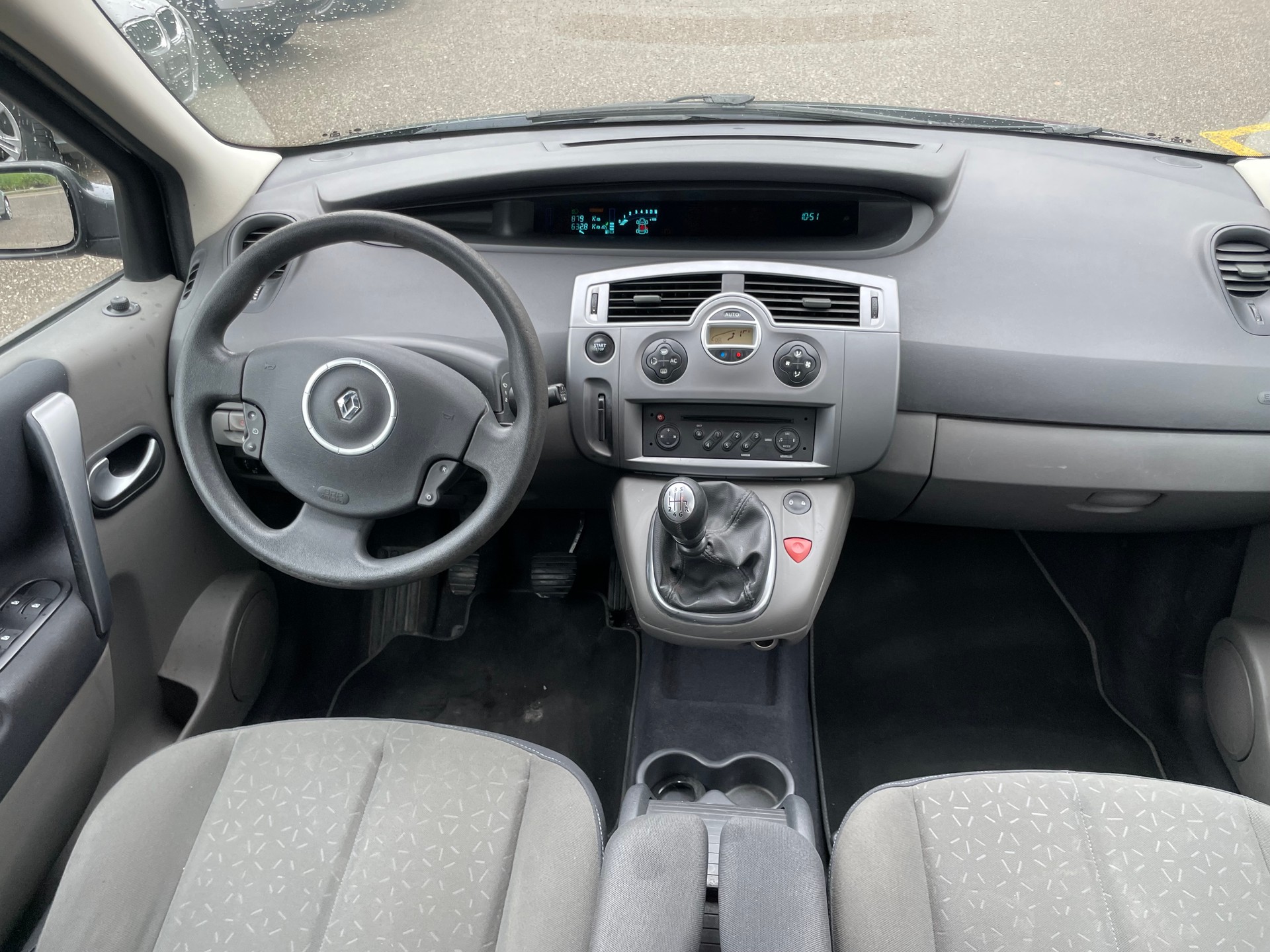 RENAULT Scénic 2.0 16V Dynamique-image-8