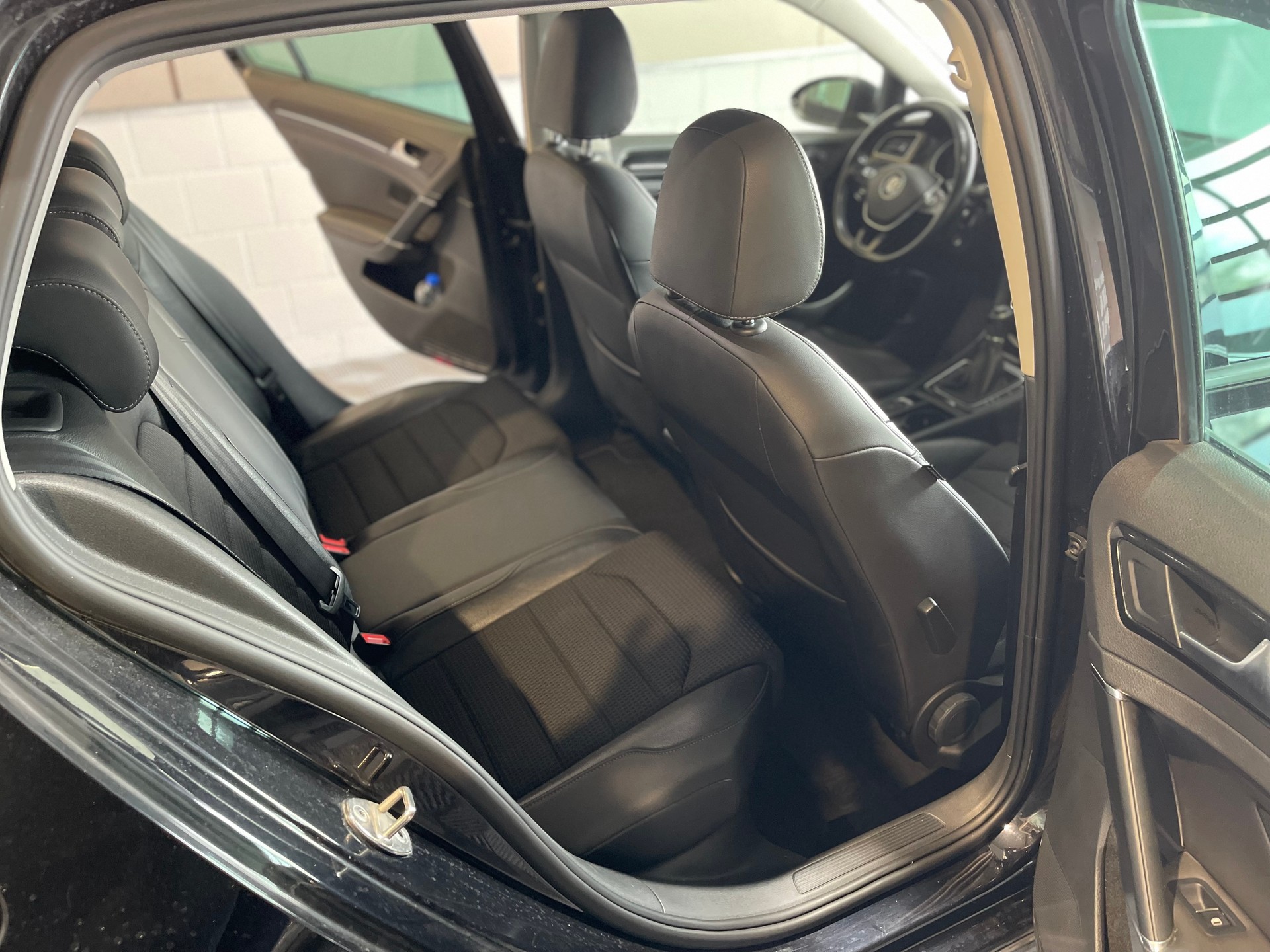 VW Golf 1.4 TSI Highline-image-10
