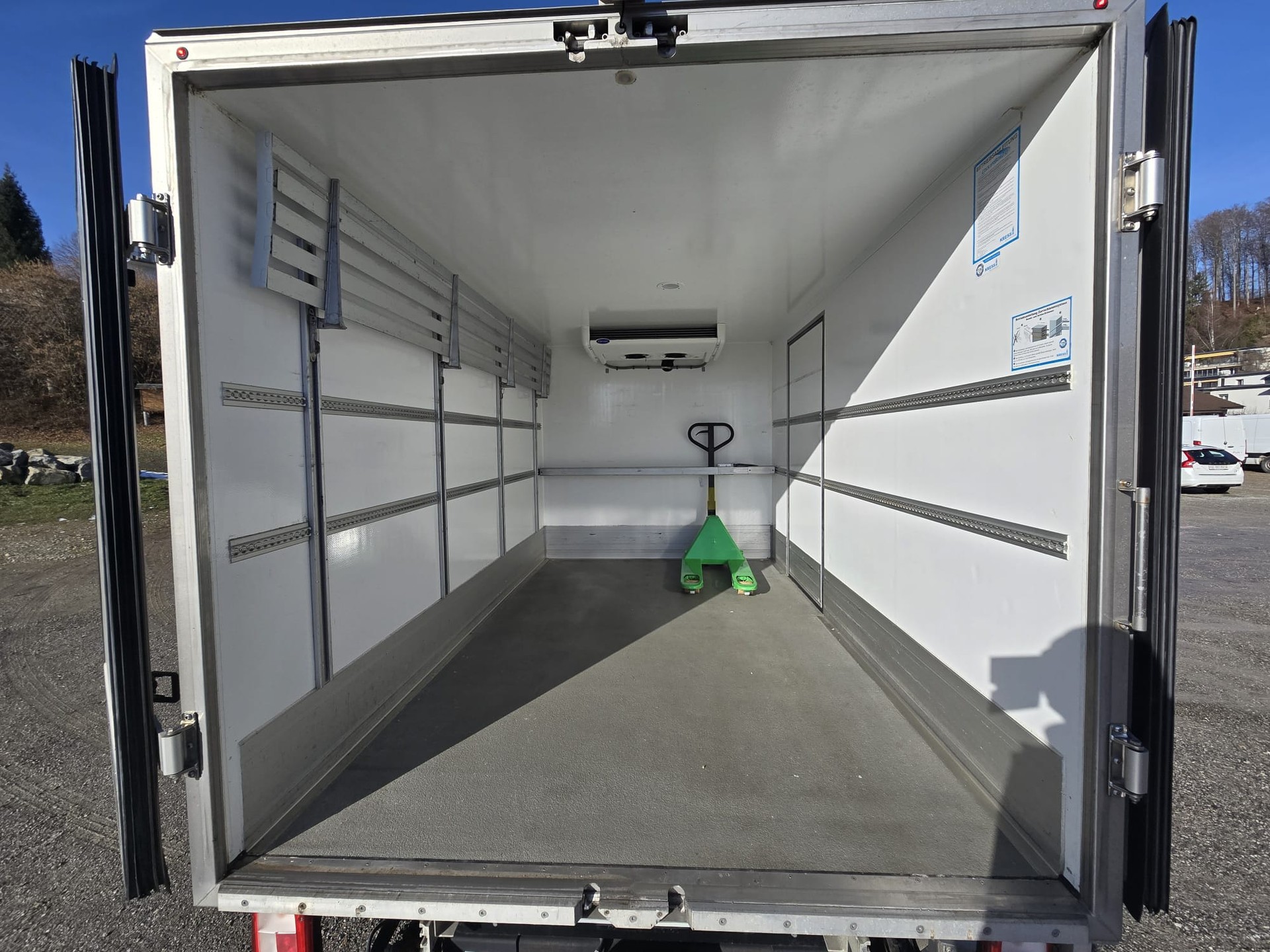 VW VW Crafter Fahrgestell Einzelkabine mit Kühlkofferaufbau-image-2