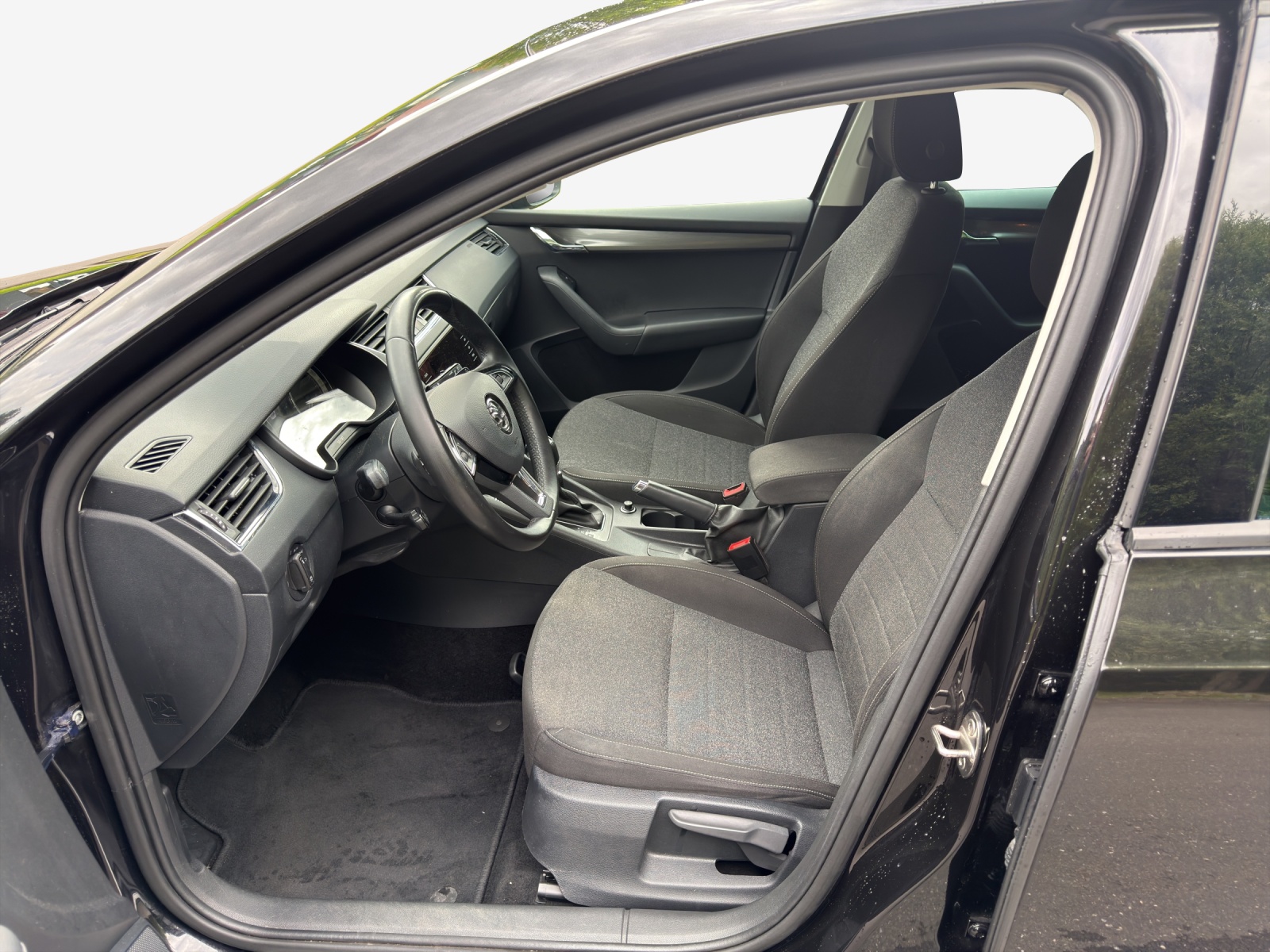 SKODA Octavia Combi 1.5 TSI Soleil DSG-image-7