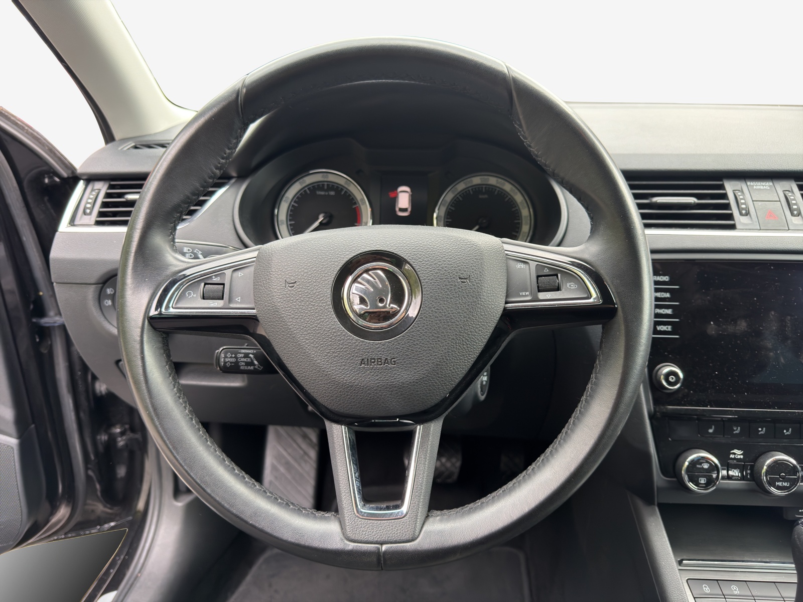 SKODA Octavia Combi 1.5 TSI Soleil DSG-image-9