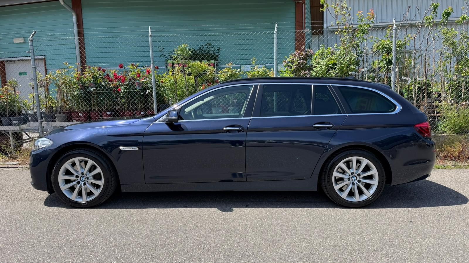 BMW 535i Touring xDrive Steptronic-showroom-element-3