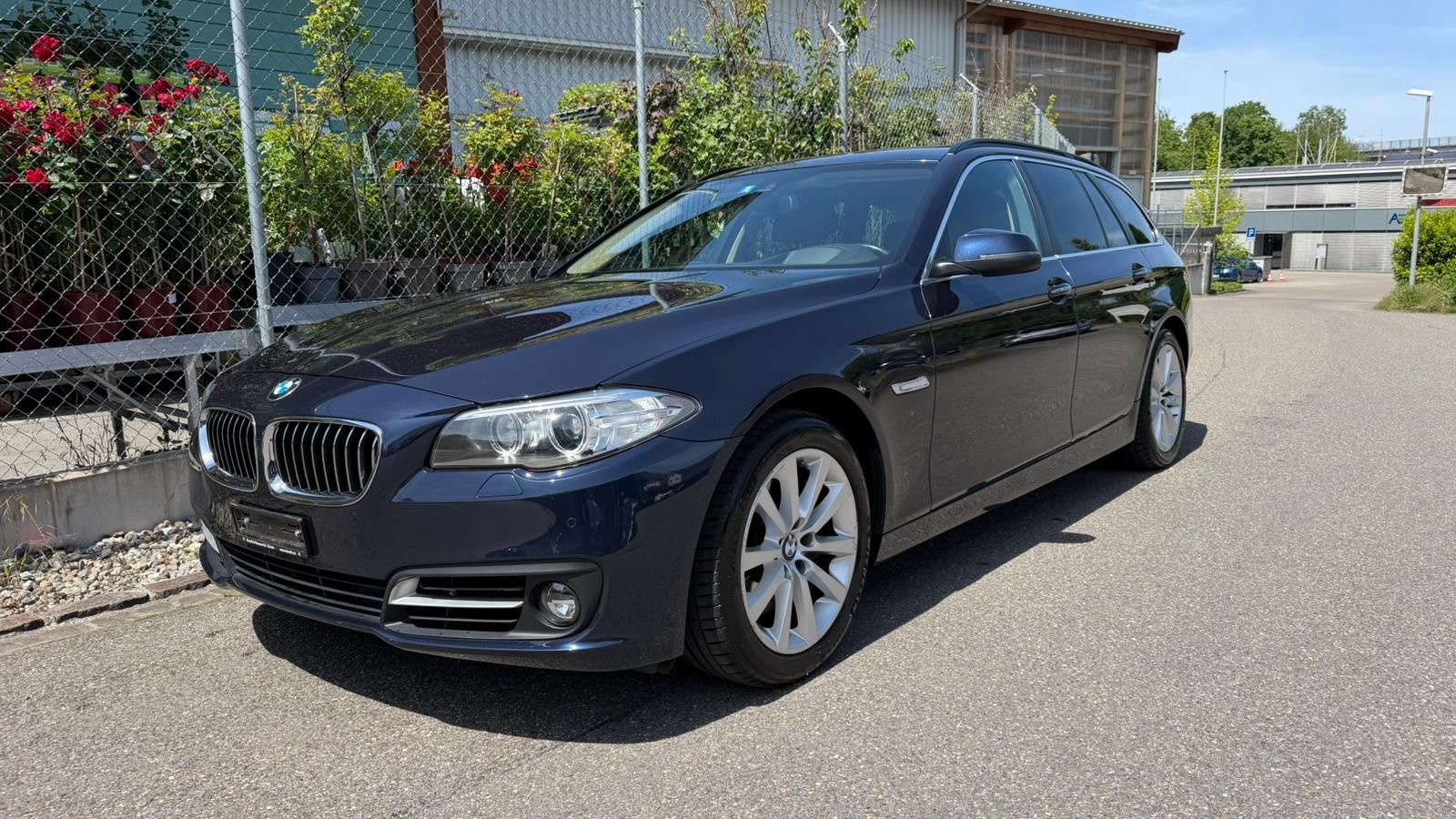 BMW 535i Touring xDrive Steptronic-showroom-element-1