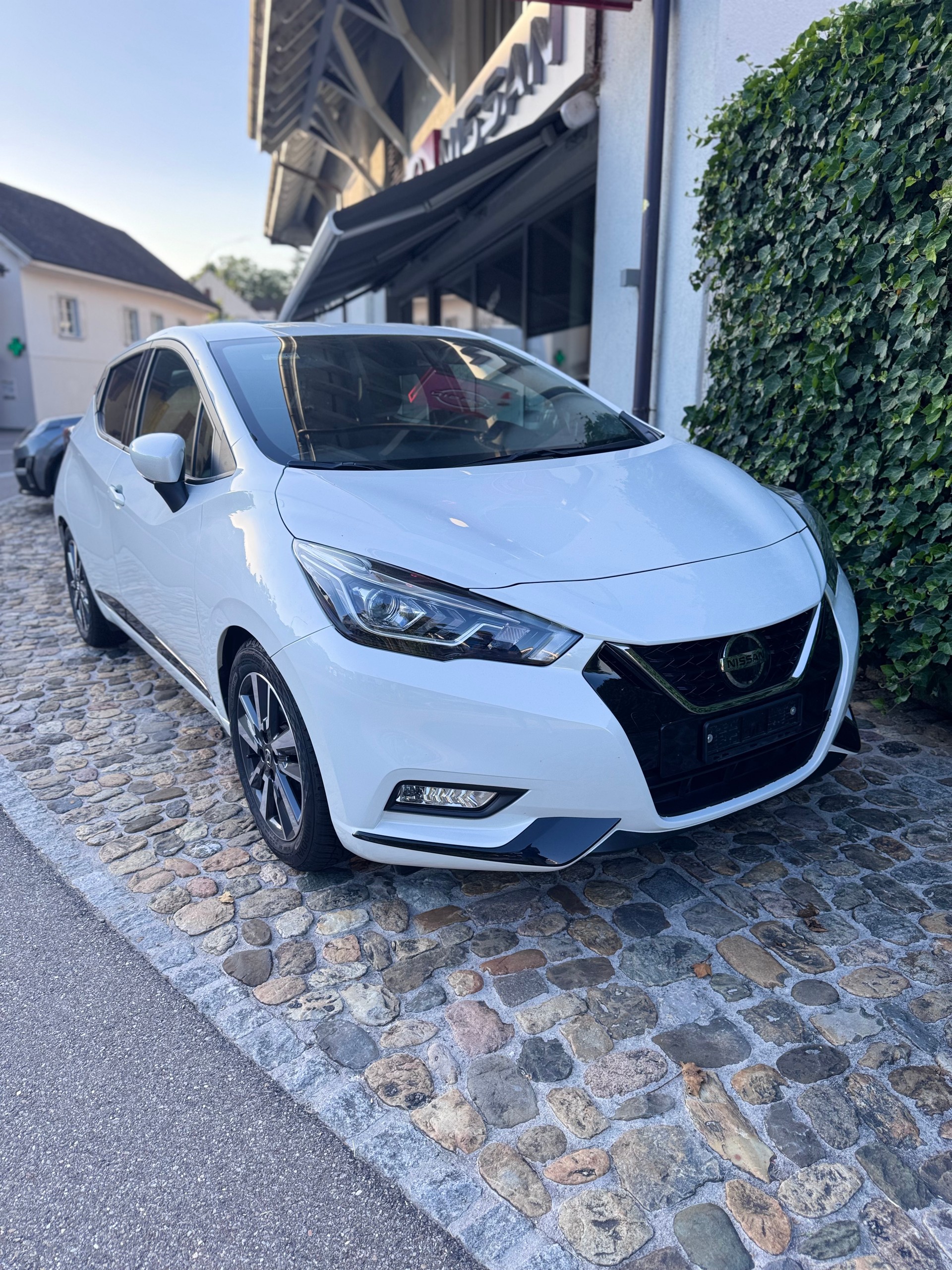 NISSAN Micra IG-T100 Xtronic Tekna AVM + LED