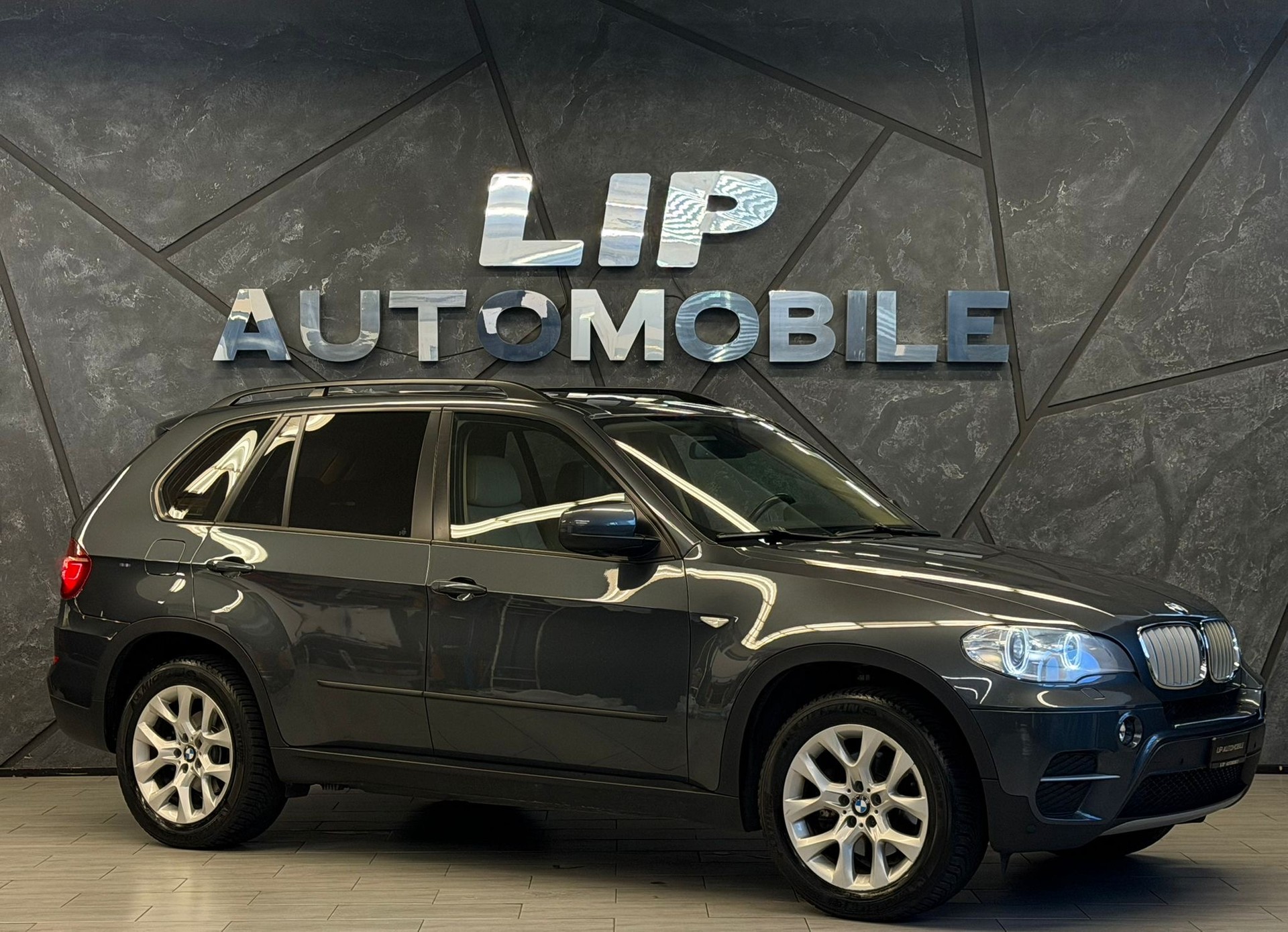 BMW X5 xDrive 40d Steptronic 7 Plätzer-showroom-element-2