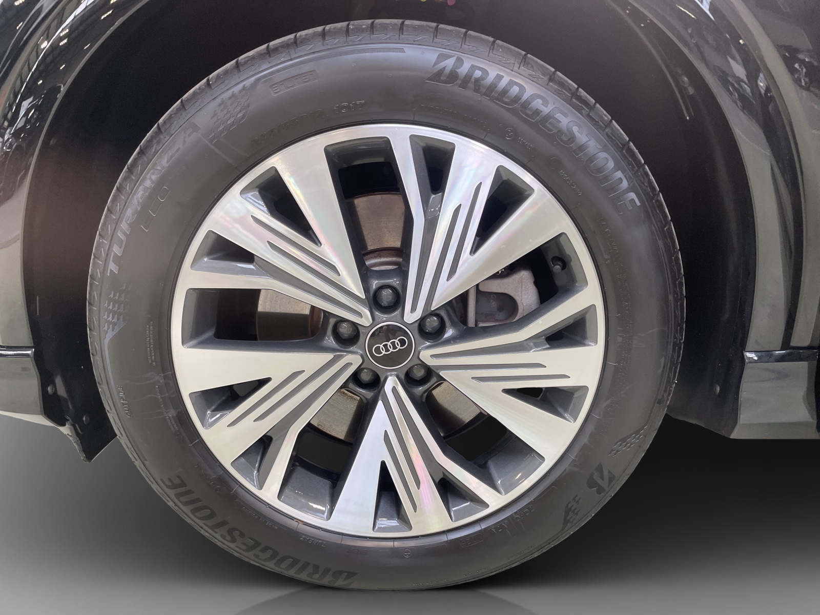 AUDI Q4 e-tron 50 quattro-image-15