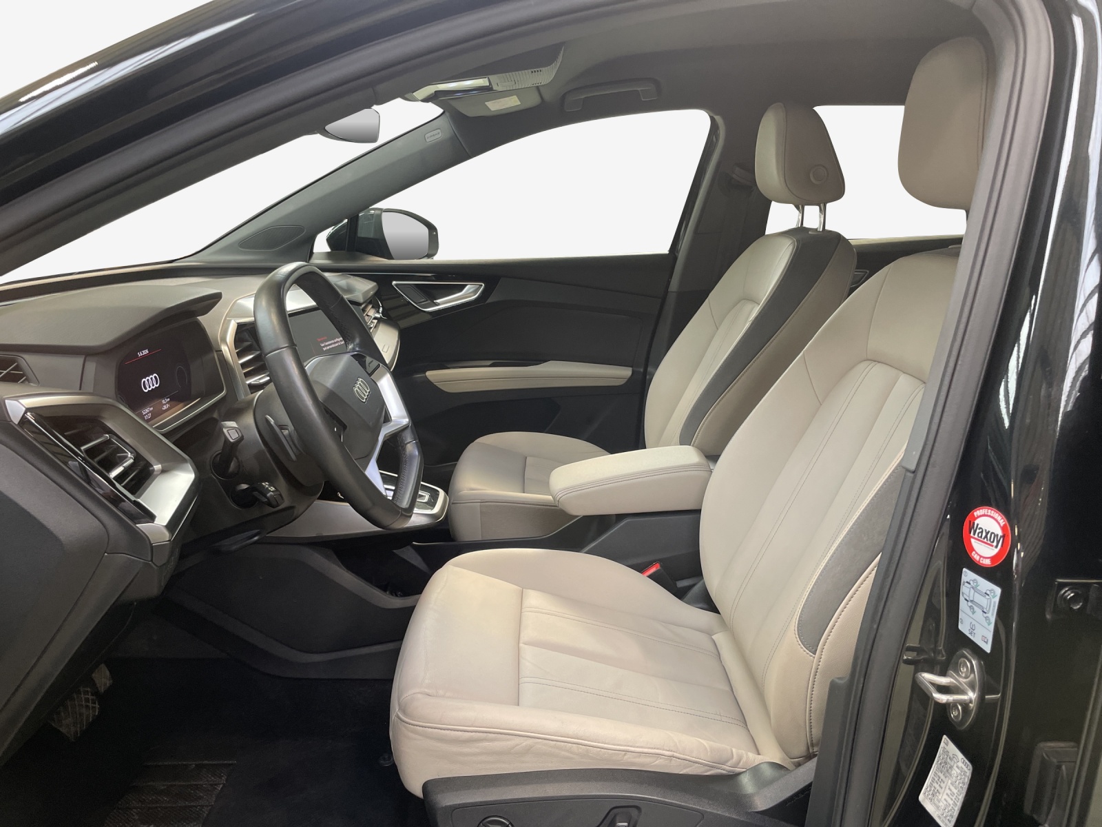 AUDI Q4 e-tron 50 quattro-image-8