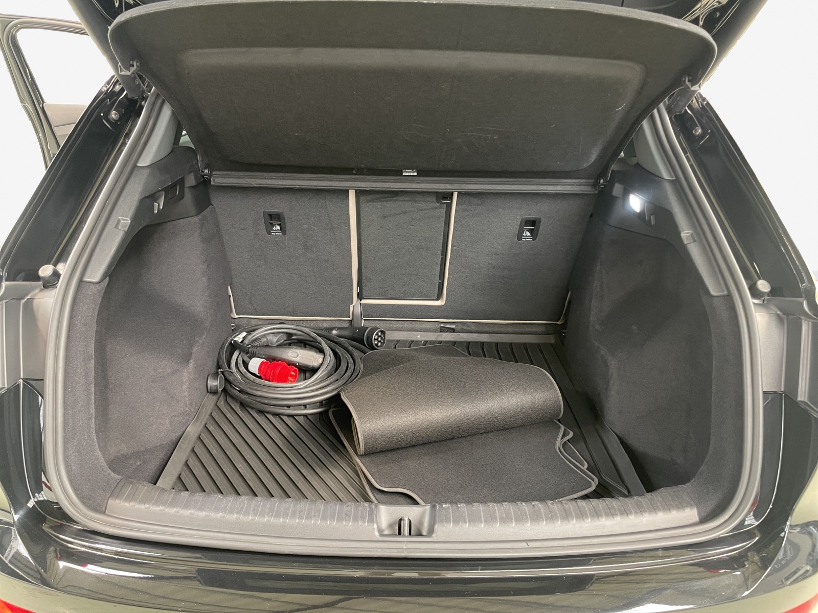 AUDI Q4 e-tron 50 quattro-image-13
