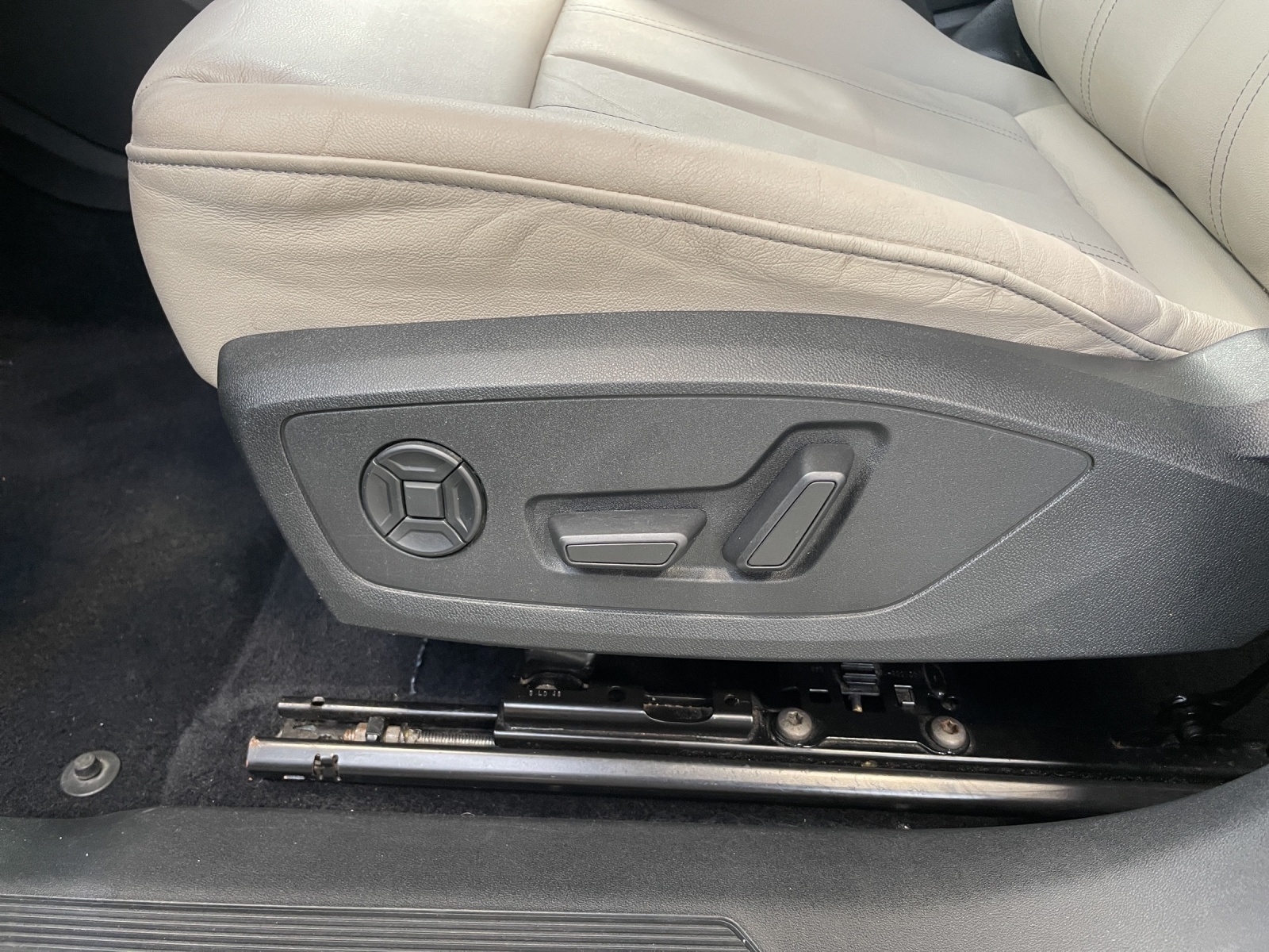 AUDI Q4 e-tron 50 quattro-image-16