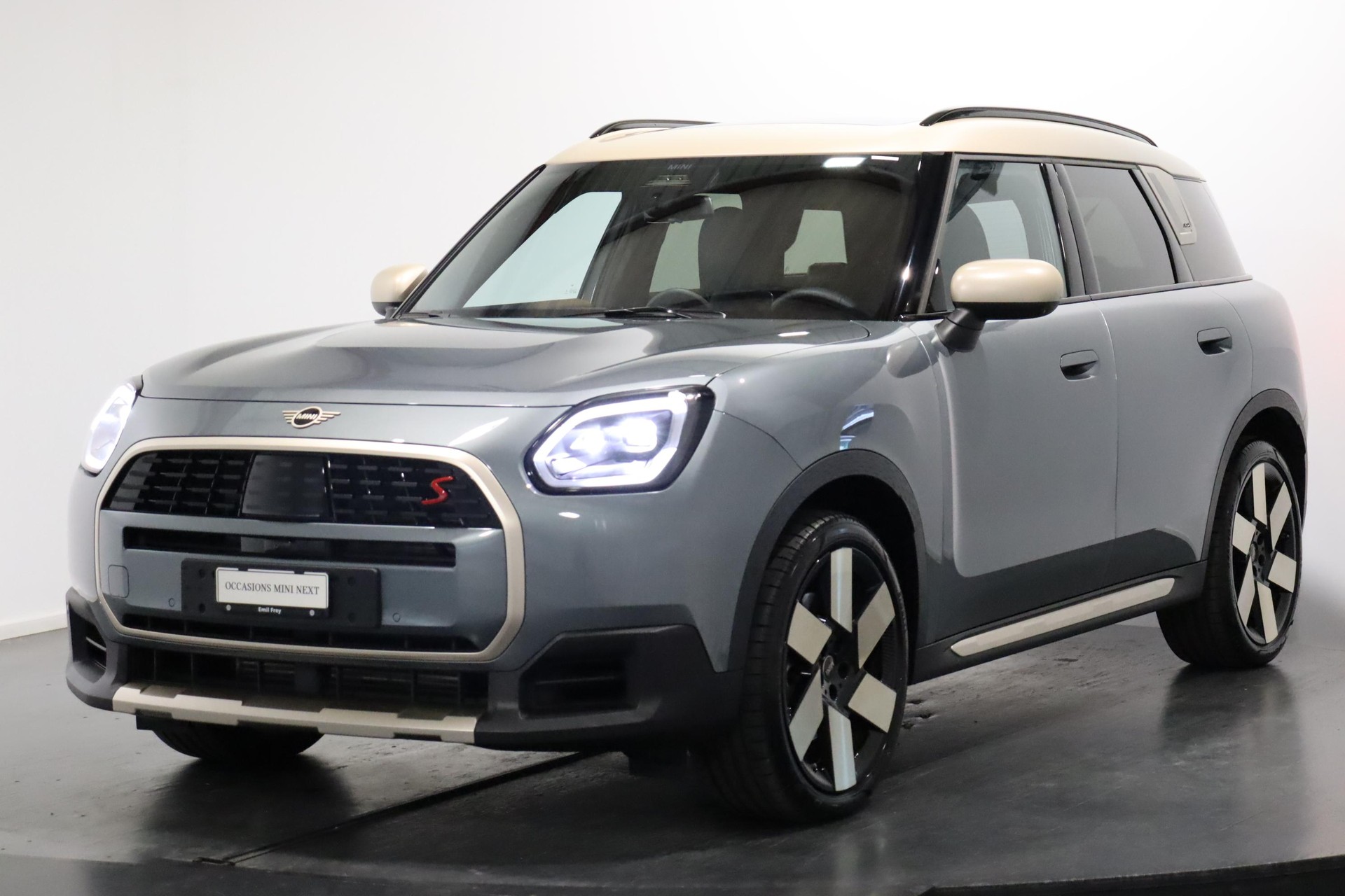 MINI Countryman U25 2.0i S ALL4-image-11