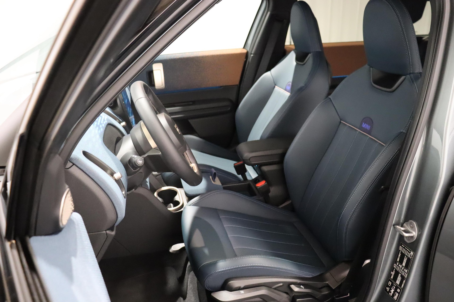 MINI Countryman U25 2.0i S ALL4-image-8