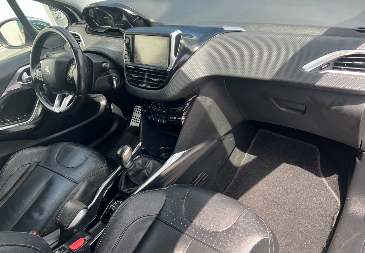 PEUGEOT 2008 1.6 VTI Allure-image-7