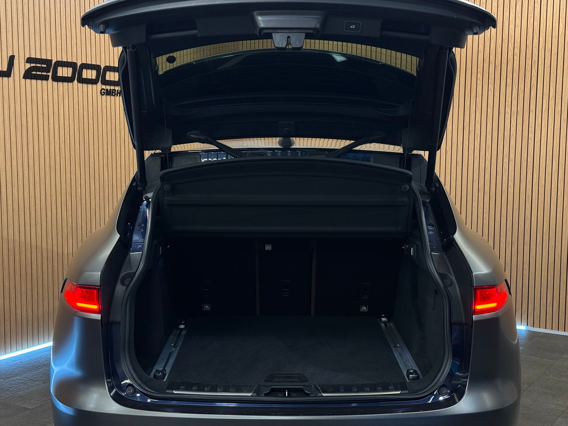 JAGUAR F-Pace 3.0 TDV6 Pure AWD Automatik-image-6