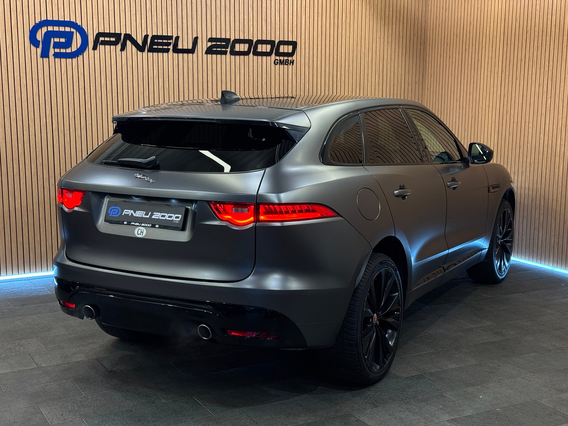 JAGUAR F-Pace 3.0 TDV6 Pure AWD Automatik-image-7
