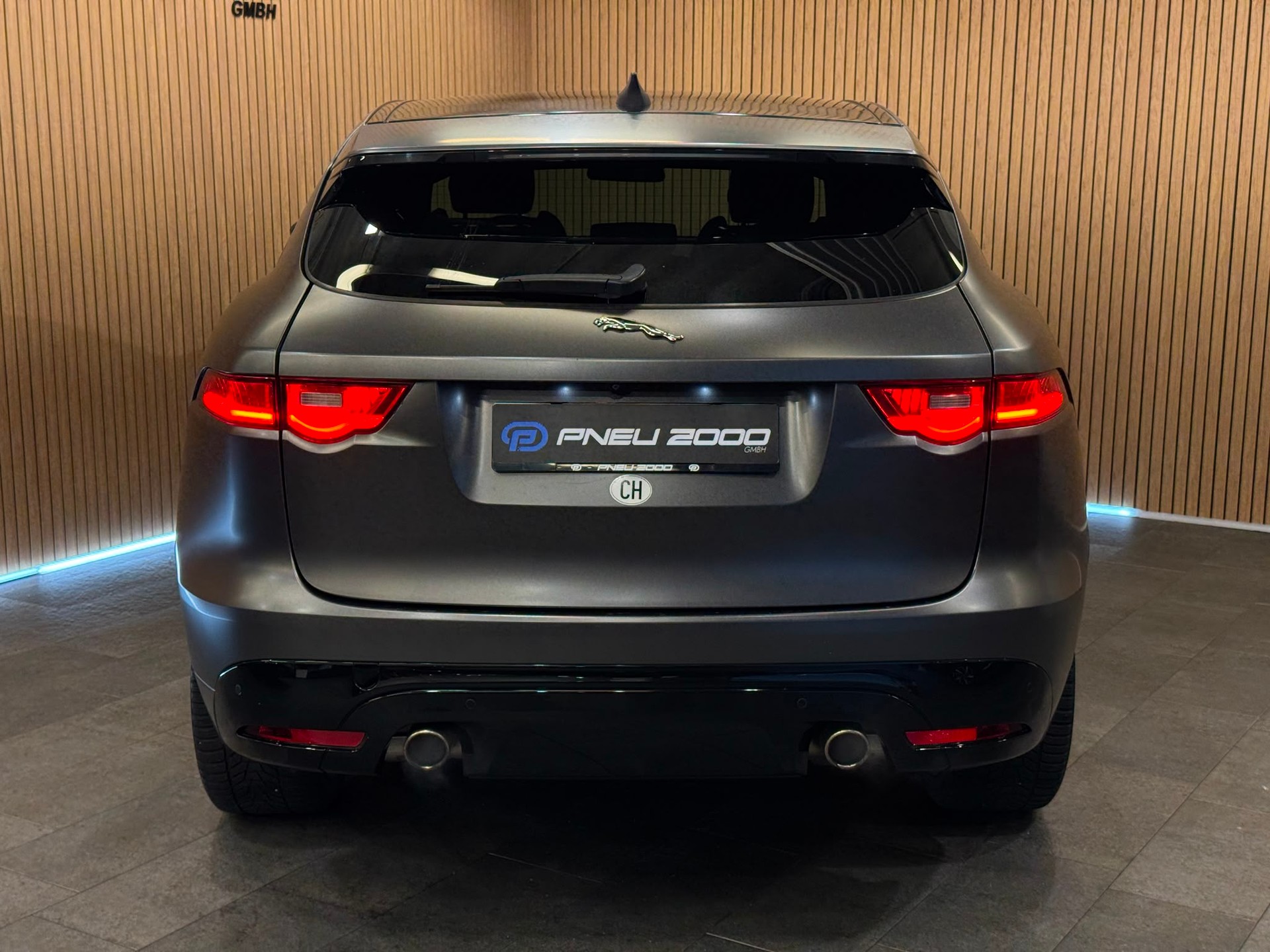 JAGUAR F-Pace 3.0 TDV6 Pure AWD Automatik-image-4