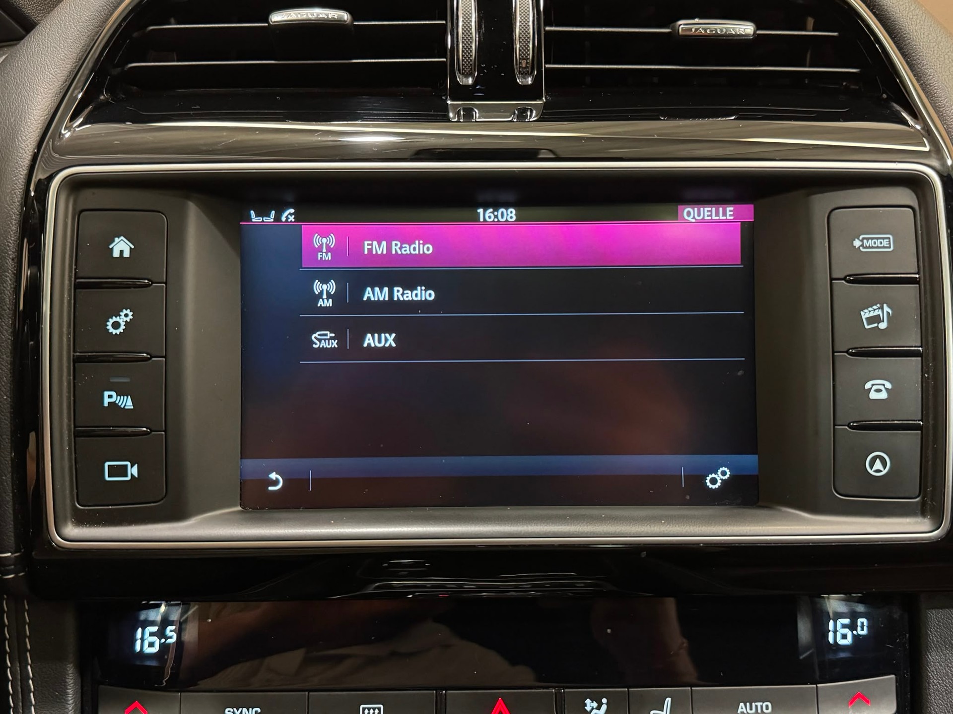 JAGUAR F-Pace 3.0 TDV6 Pure AWD Automatik-image-16