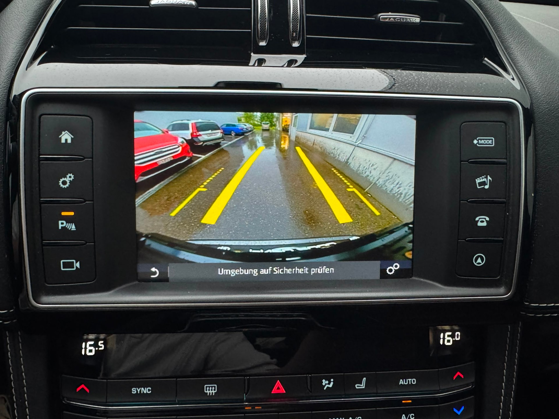 JAGUAR F-Pace 3.0 TDV6 Pure AWD Automatik-image-18