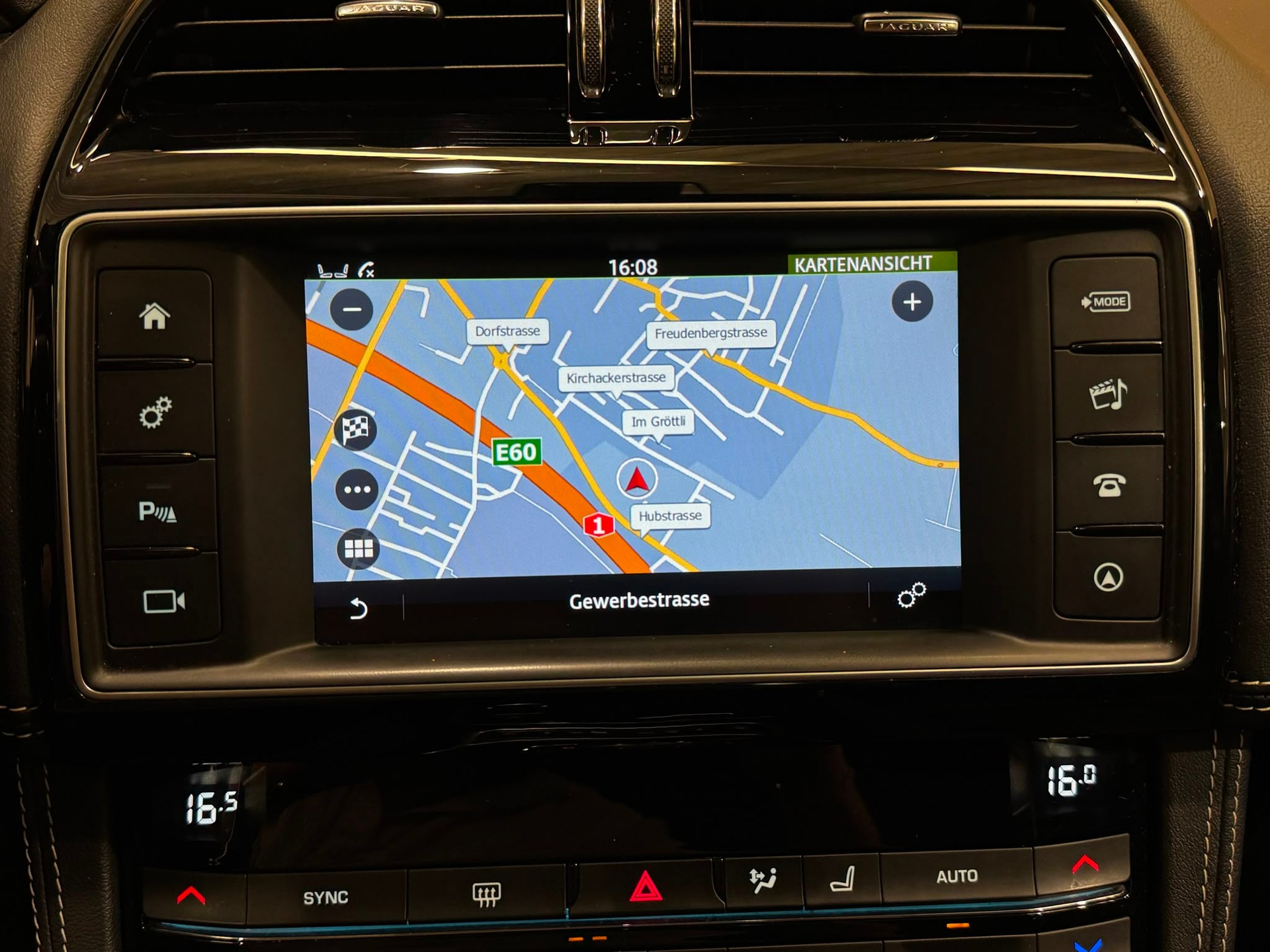 JAGUAR F-Pace 3.0 TDV6 Pure AWD Automatik-image-17